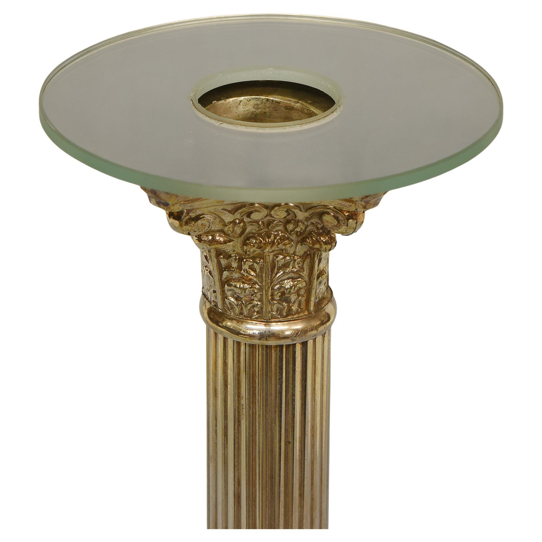 È una cosa molto utile! Per il raccogli gocce sotto la candela!  Ho n. 11 pezzi di questo modello, ma sono in attesa anche di altri:  più elegante ma molto utile.
Potrebbe essere una buona idea per un regalo insolito.

rif. O/4659