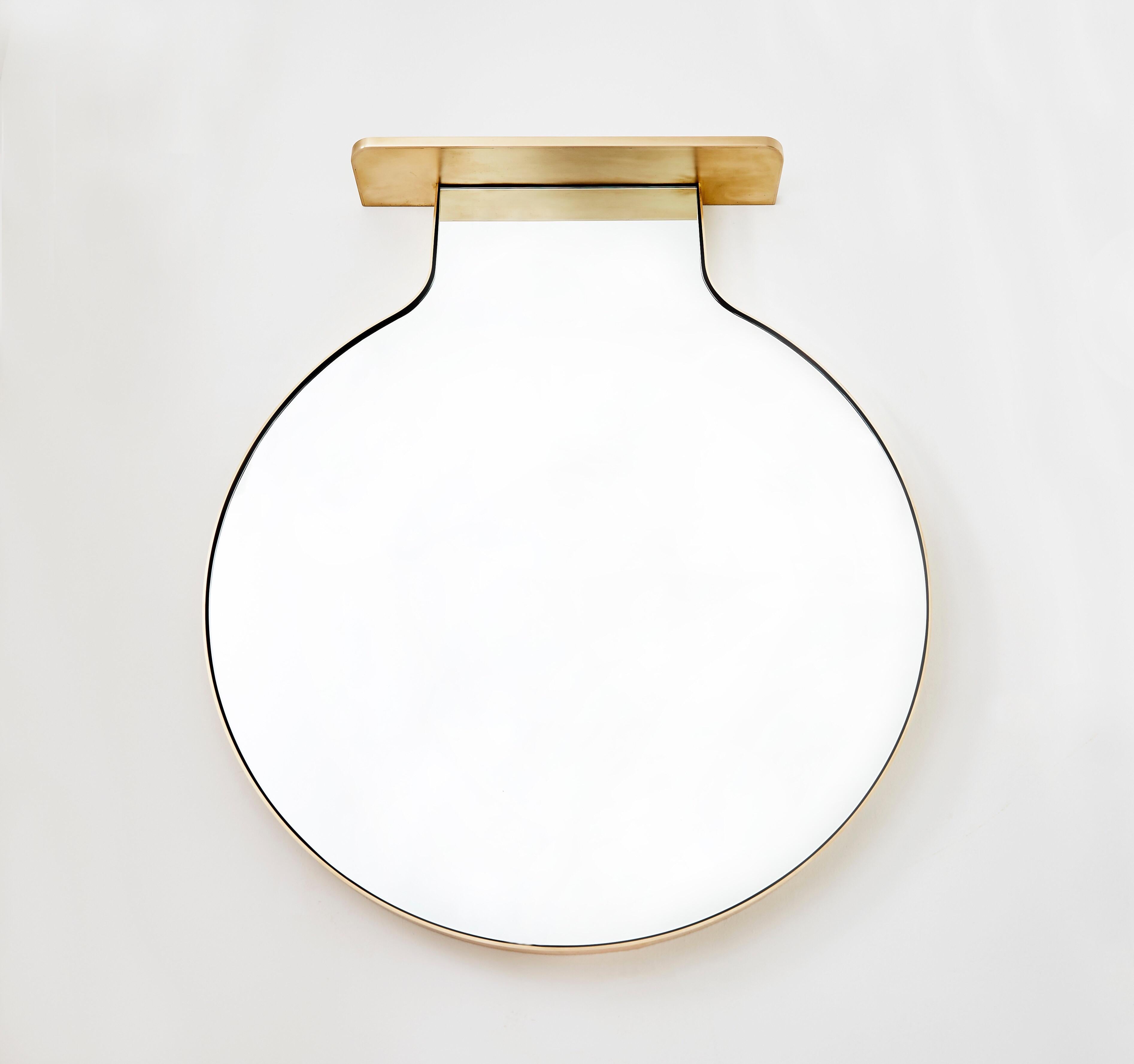 Minimaliste Miroir goutte à goutte, miroir mural minimaliste en bronze brossé avec étagères en vente