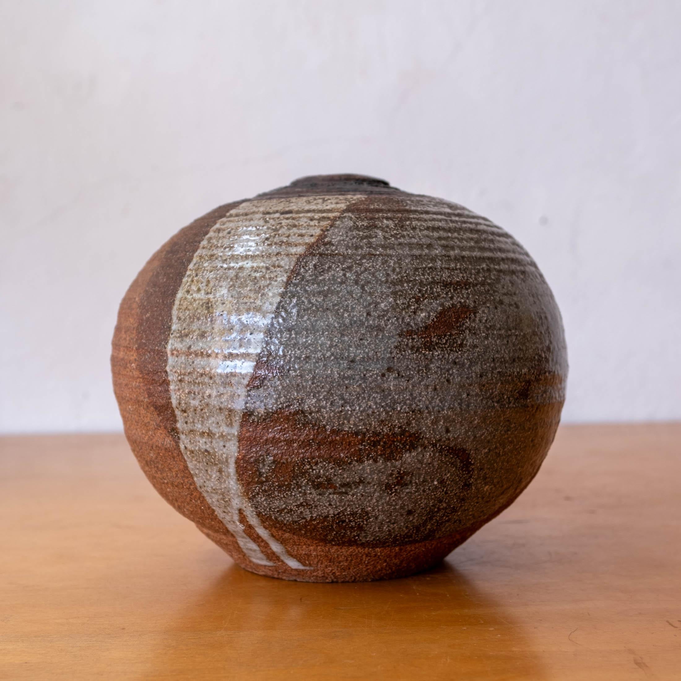 Mid-Century drip glaze stoneware ceramic vase in the style of Toshiko Takaezu. 1960s Unsigned. 