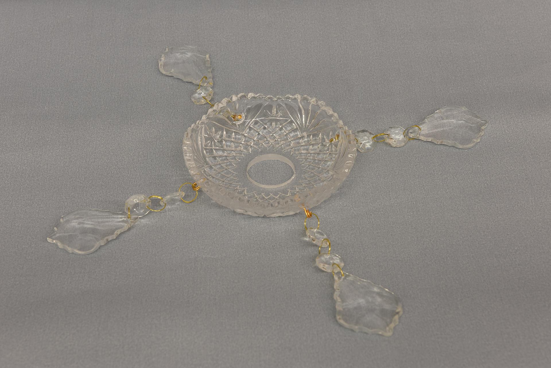 Classico americano Piattini in vetro antigoccia per candelabri o lampadari: 9 articoli in vendita
