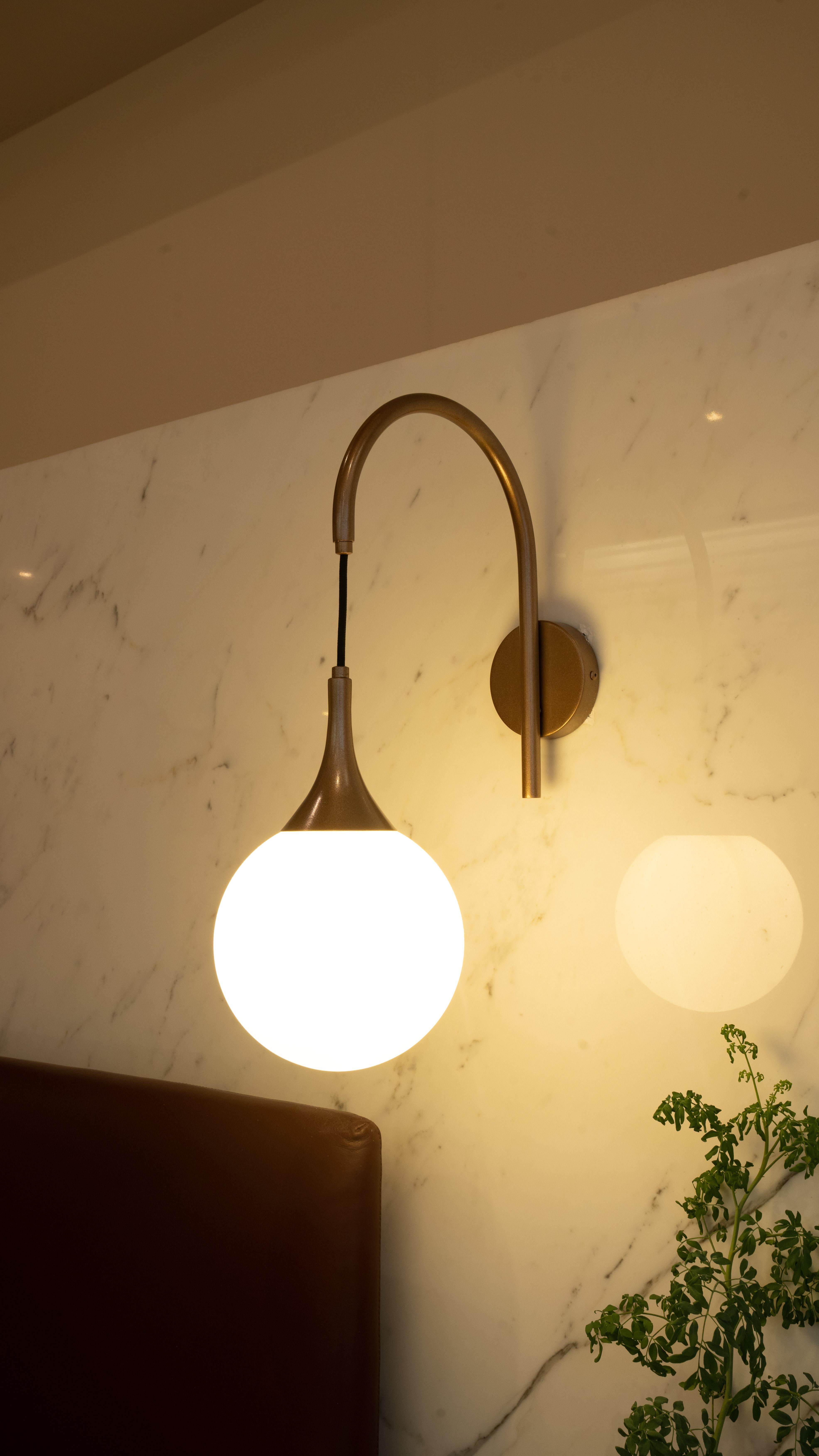 Lámpara de pared Dripp I de Saadia Design Posmoderno en venta
