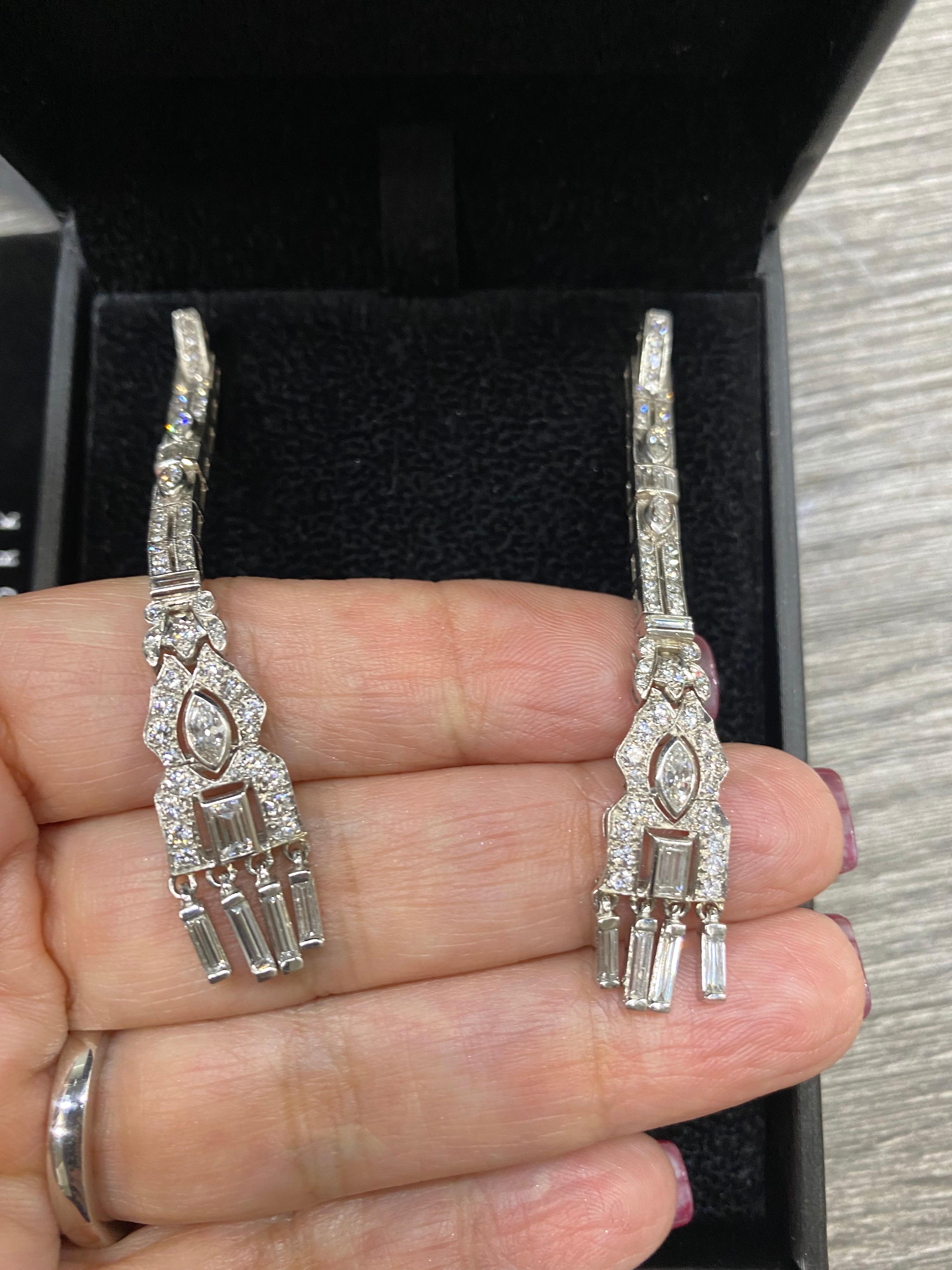 Platin-Ohrringe mit 3,03 Karat Diamanten im Art-déco-Stil von Mindi Mond (Art déco) im Angebot