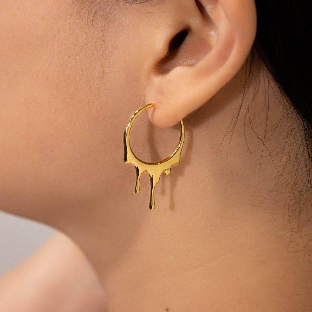 Dripping Circular S Gold Earrings In New Condition In Philadelphia, PA