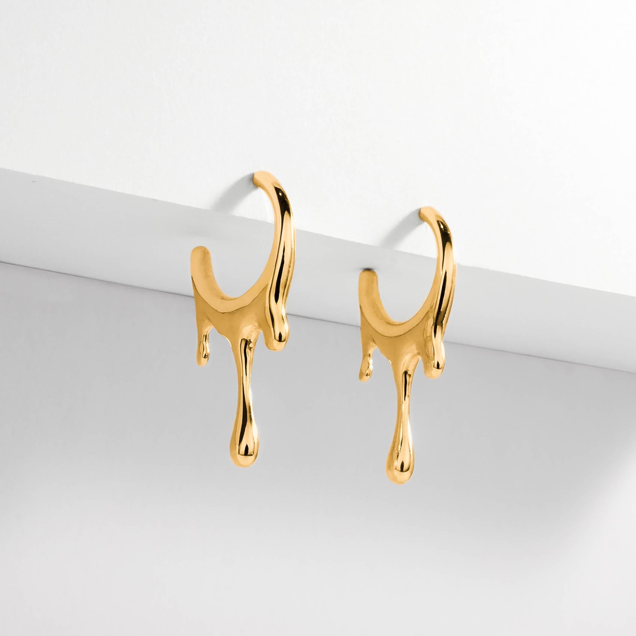 Dripping 24k Gold Vermeil Circular XS Earrings 

Premium Quality Materials:
• 24k Gold Vermeil: Made in 925 Sterling Silver and coated with a thick layer of 24k Yellow Gold to 2.5 Microns thickness
• Sold as a Pair with Butterfly and Silicone