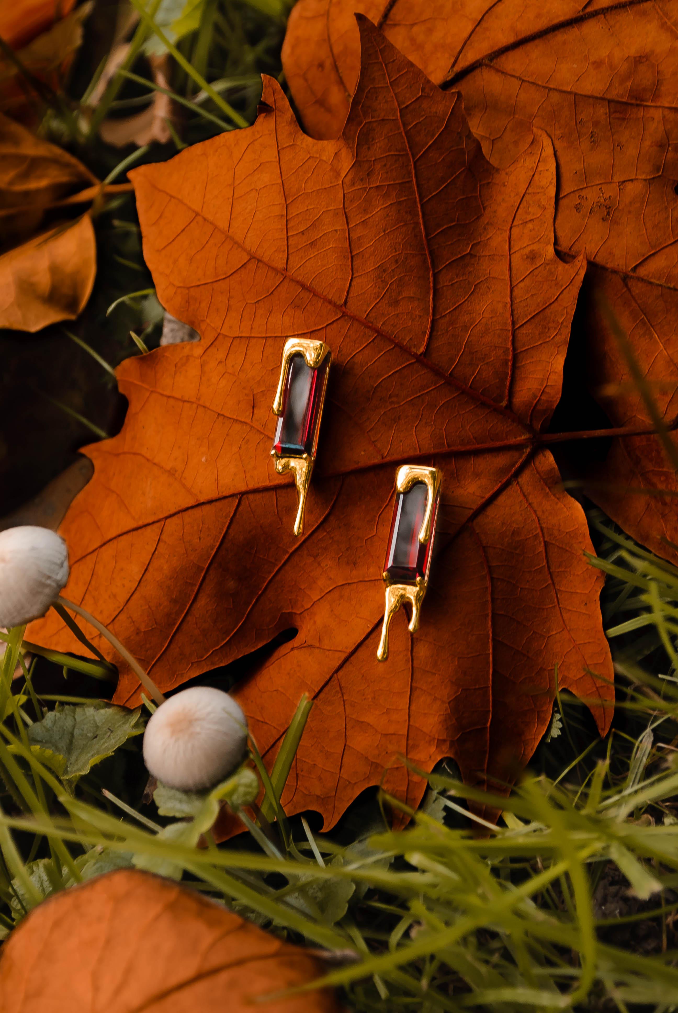 Dripping Garnet Gemstone 24k Gold Vermeil Earrings In New Condition For Sale In Philadelphia, PA