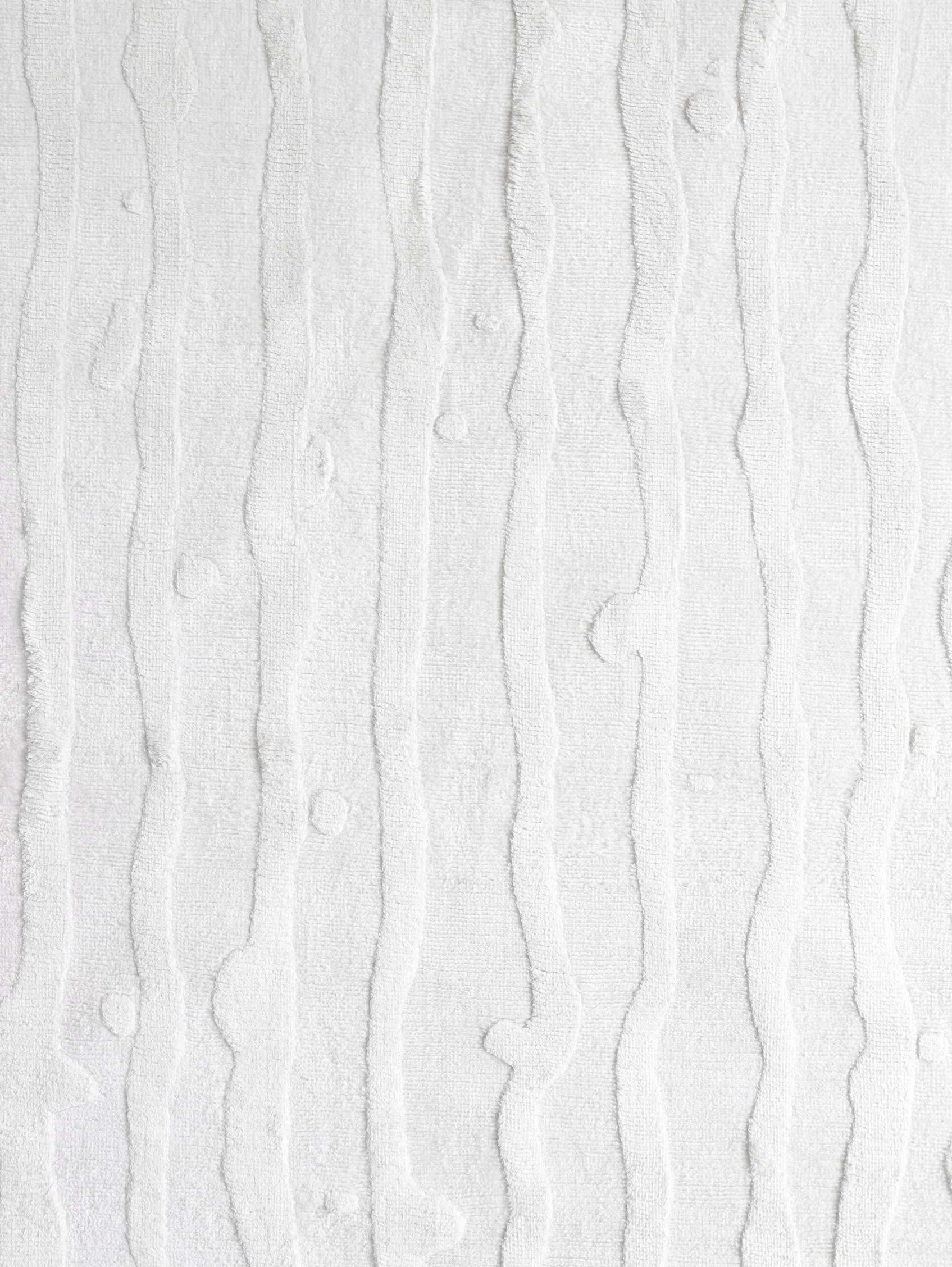 Weißer handgeknüpfter Lefko-Teppich mit Mohnblumenstreifen von Eskayel (Handgeknüpft) im Angebot