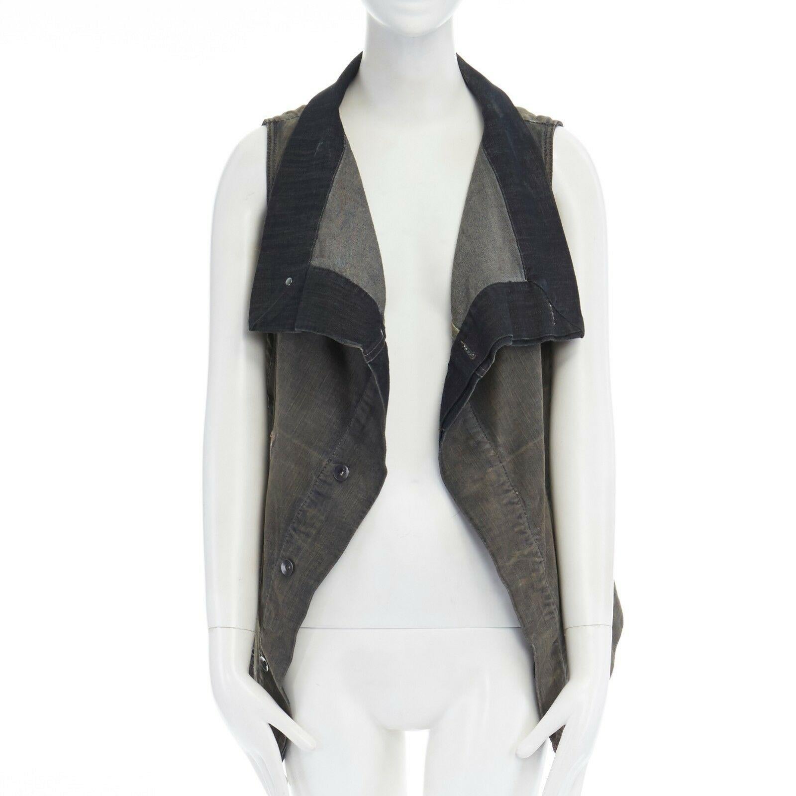 DRKSHDW RICK OWENS washed denim draped collar Exploder wrap vest jacket S
RICK OWENS DRKSHDW
Dark indigo denim. 
Washed in brown grey tint. 
Exploder vest. 
Wrap front asymmetric denim vest. 
Dual slit front pockets. 
Shorter back. 
Adjustable