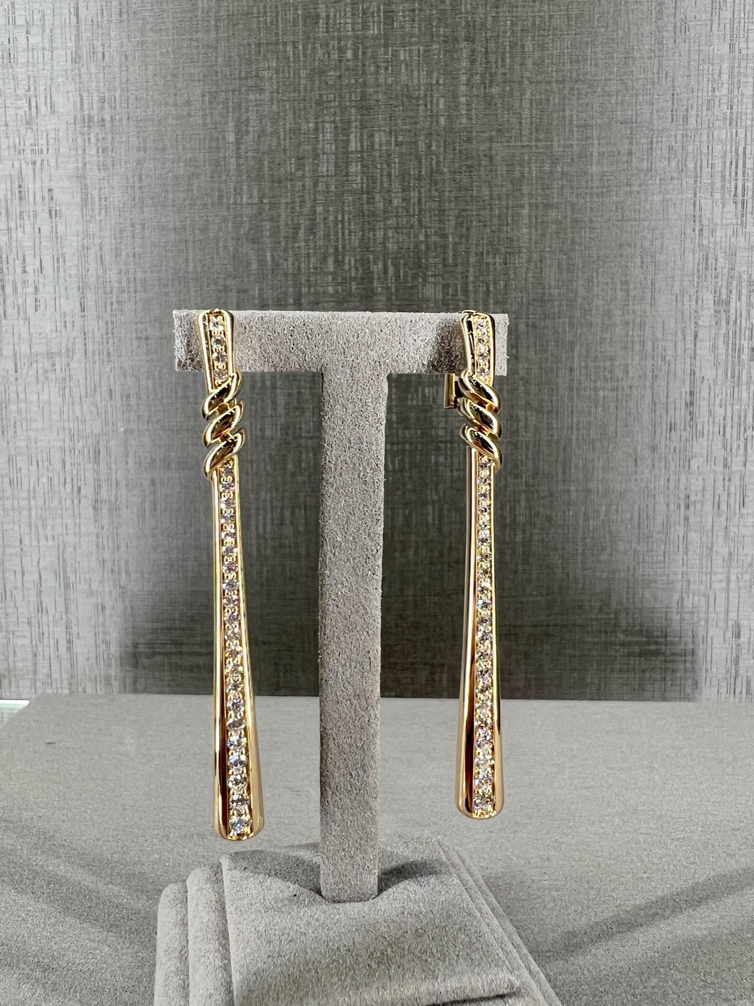 Drop 18k Yellow Gold and Diamond Earrings In New Condition For Sale In Palm Beach, FL