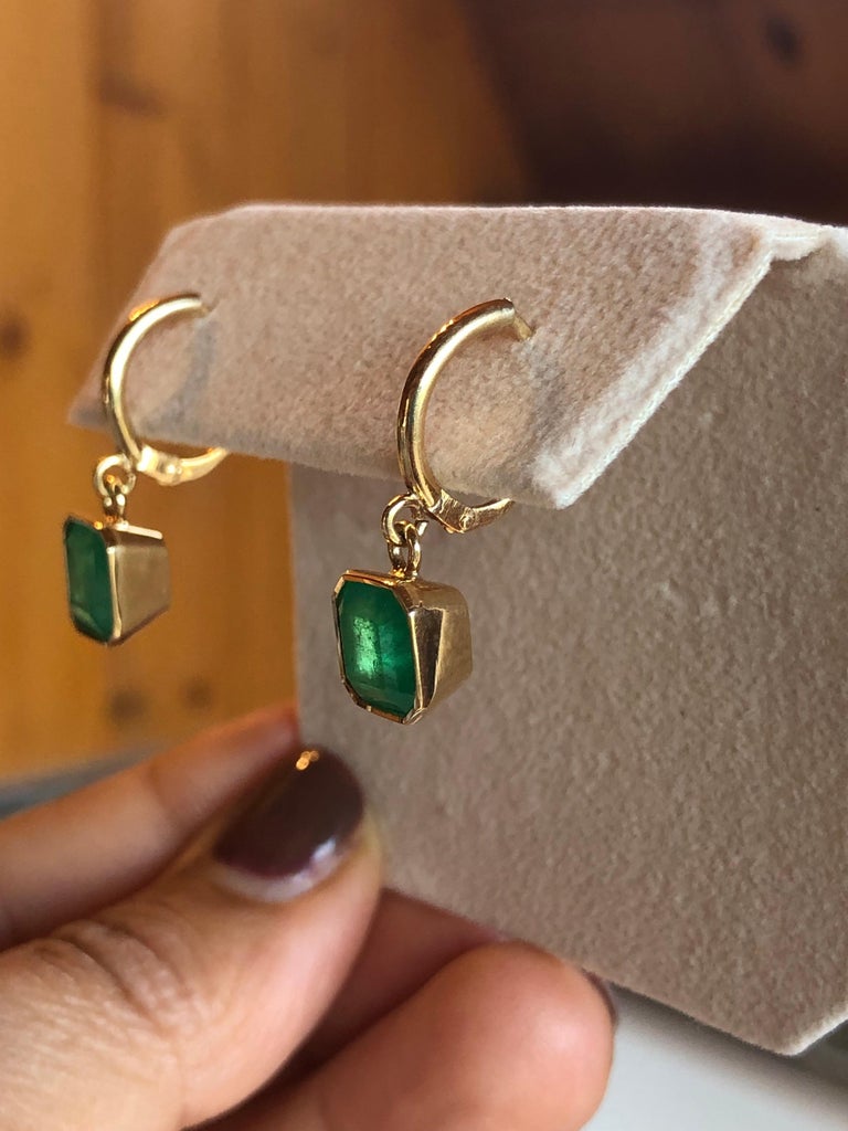 Emeralds Maravellous Drop 4.90 Carat Natural Colombian Emerald Earrings 18K For Sale 7