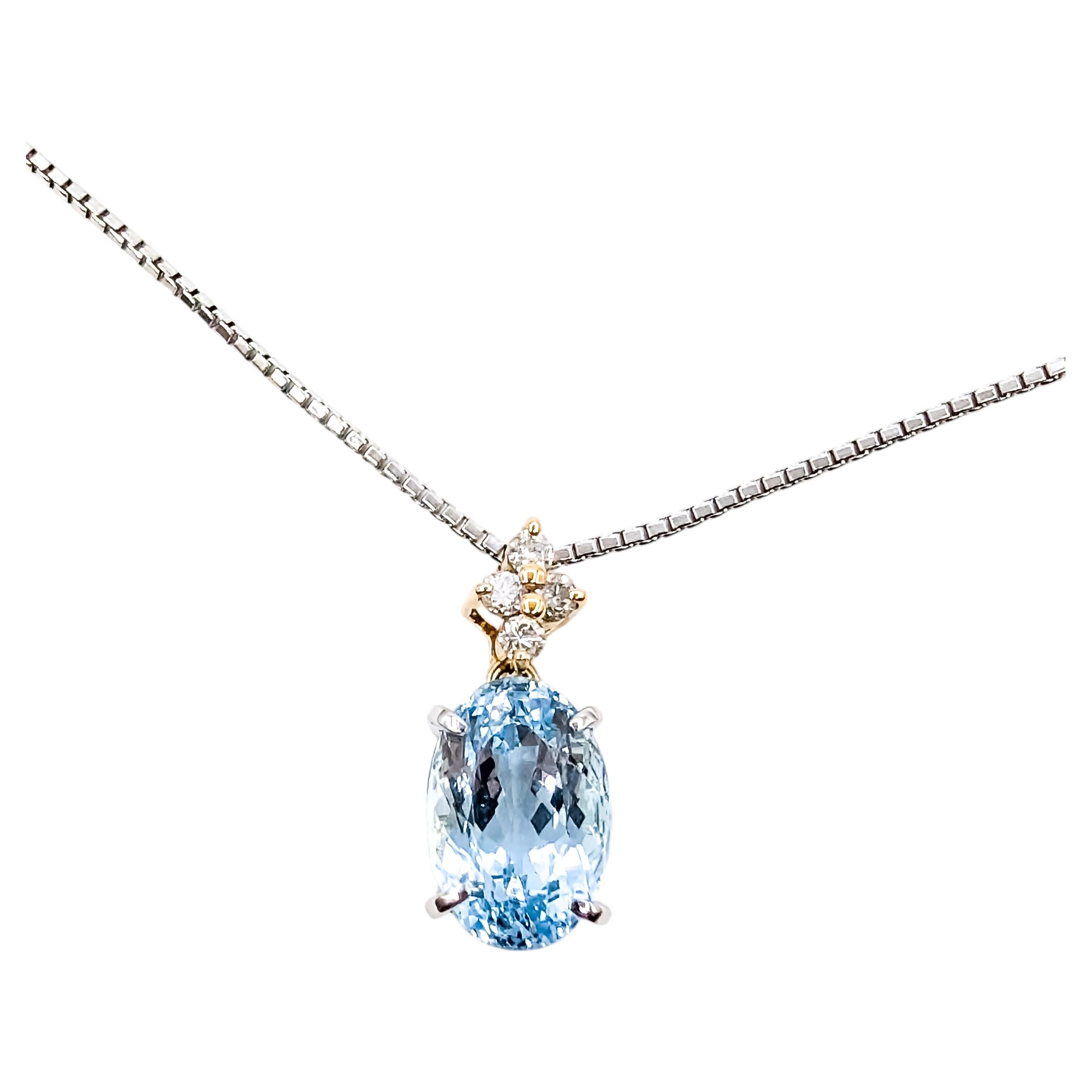 Collana con pendente a goccia in acquamarina e diamanti in platino 850