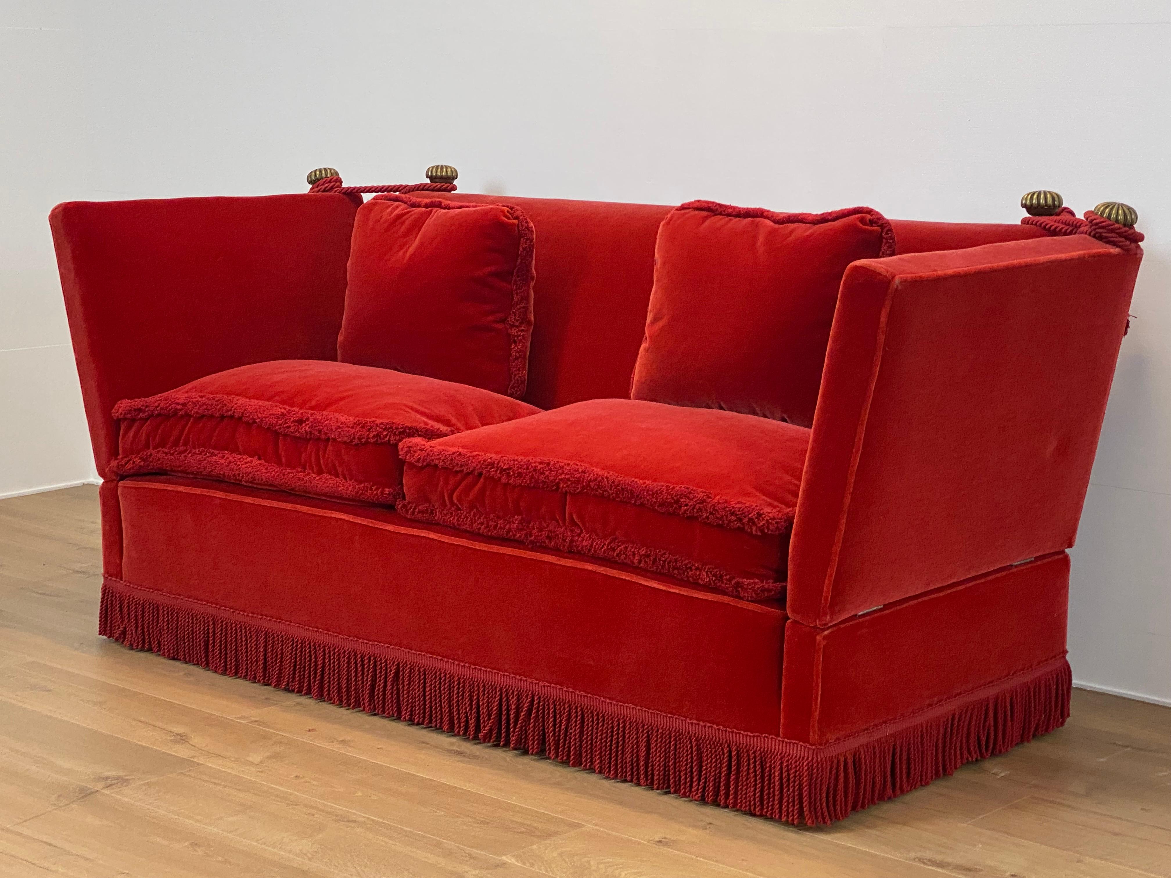 Drop Arm Knoll Style Sofa in an Orange-Red Velvet In Good Condition For Sale In Schellebelle, BE