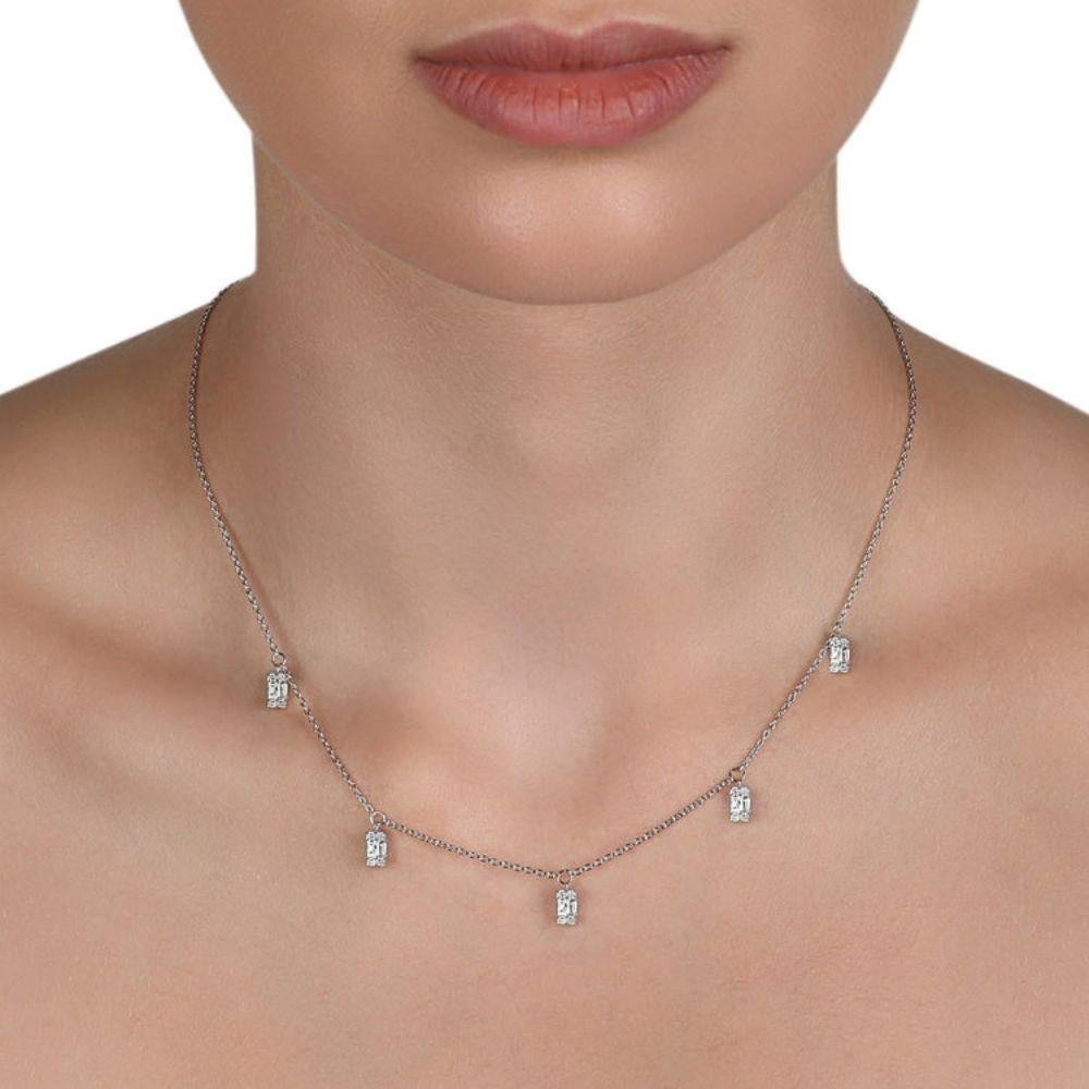 Collier à breloques avec diamants baguettes en or blanc 18 carats

0.88 Cts de diamants, couleur G-H, pureté VS-SI
4.1 gramme d'or blanc 18K

Il n'y a pas deux produits exactement identiques, les poids sont donc approximatifs.