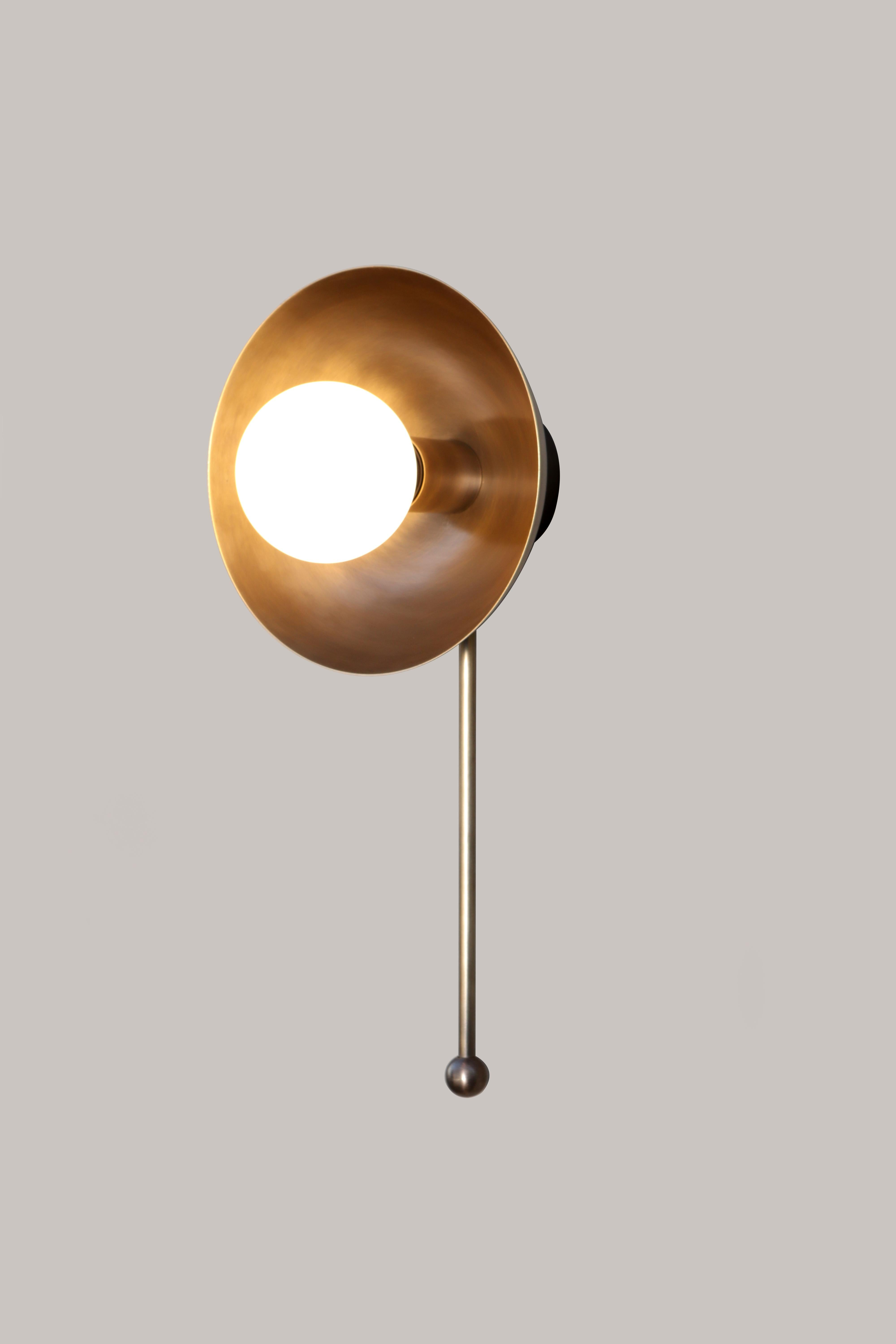 Drop Brass Wall Sconce by Lamp Shaper Indio en venta