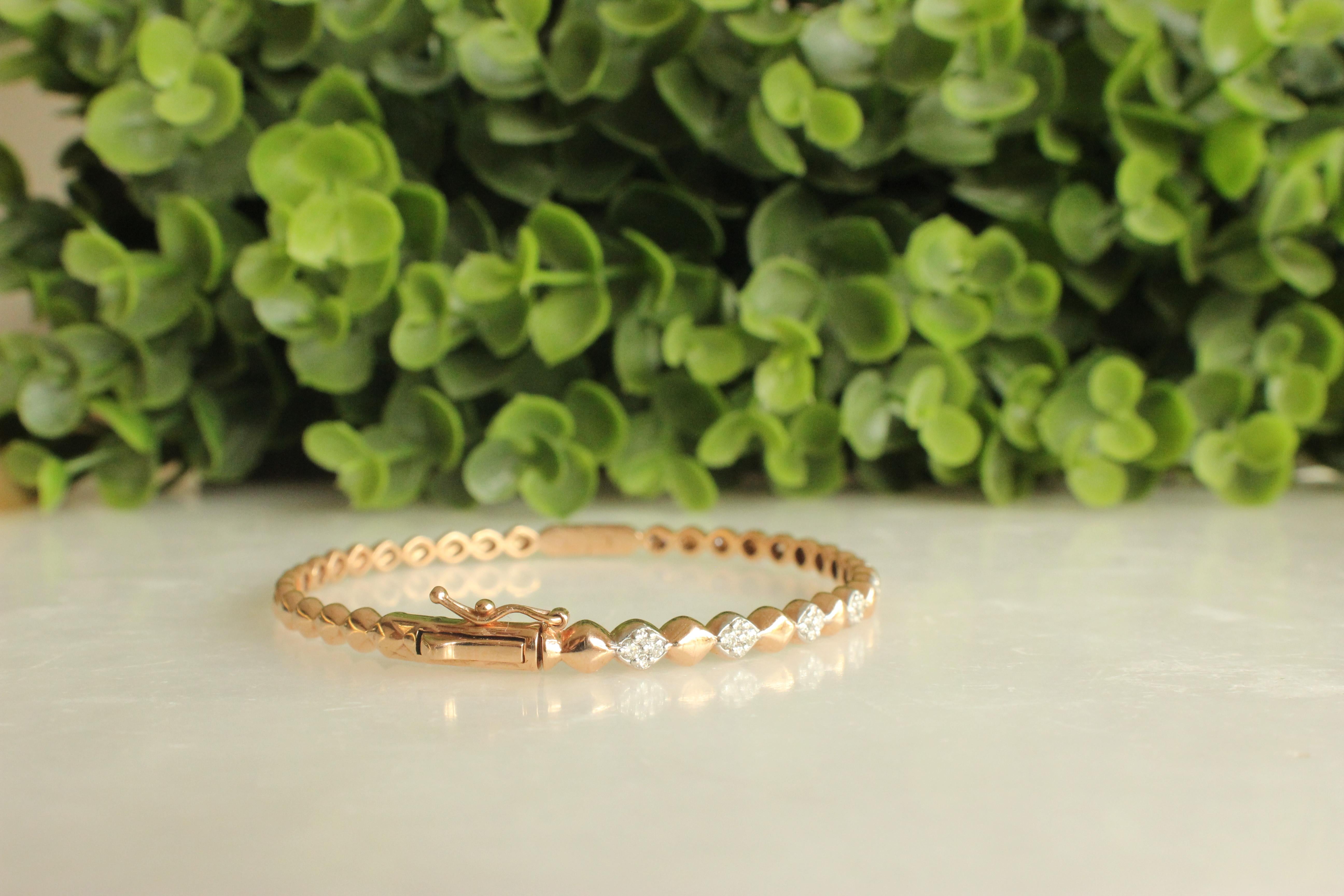 Art Deco Drop bubble design bangle bracelet set in 18k Solid Gold For Sale