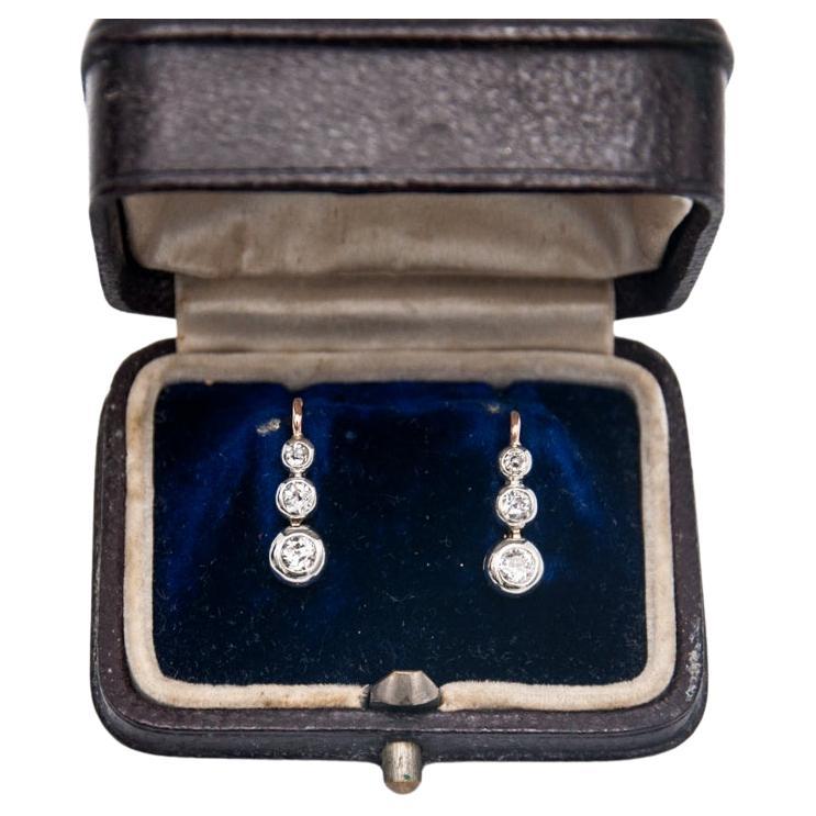 Ohrringe mit tropfenförmigen "Knöpfen" und Diamanten im Altschliff aus VS2, Österreich, frühes 20. Jahrhundert. im Angebot