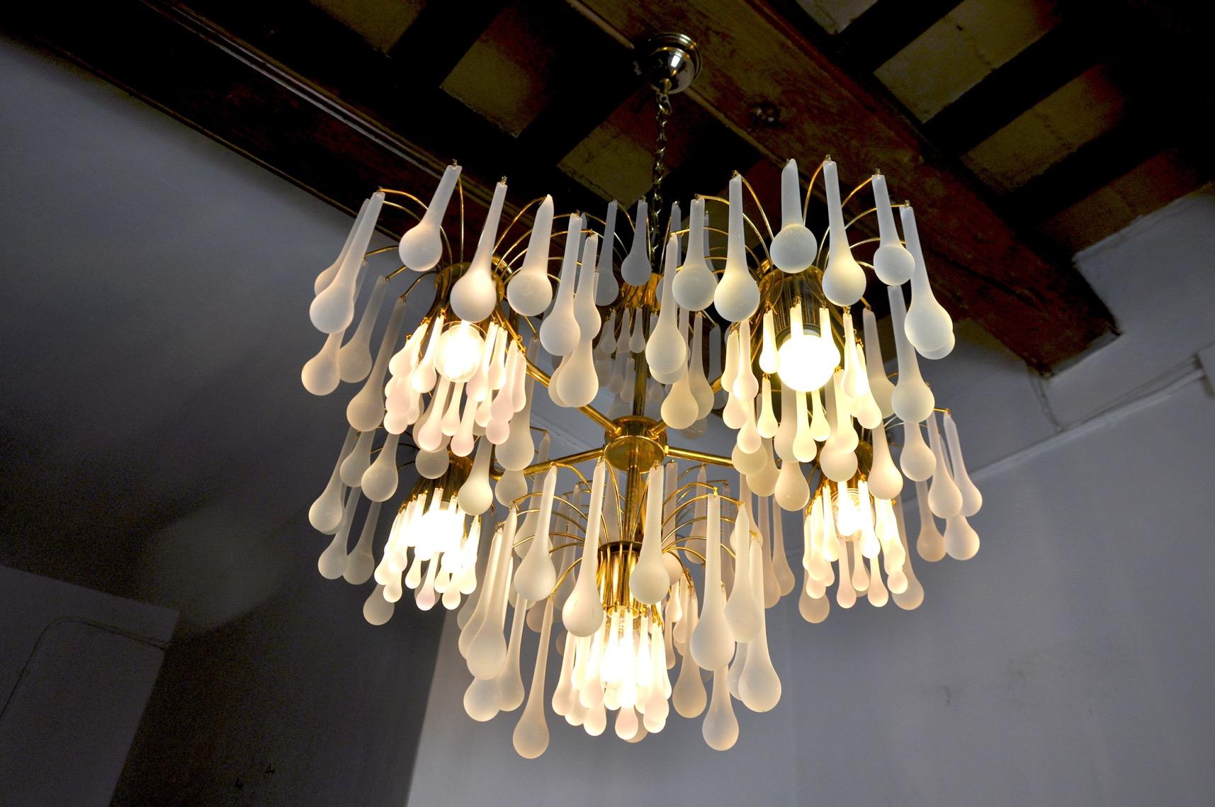 Drop Chandelier by Venini, 5 Arms, Murano Glass, Italy, 1960 In Good Condition For Sale In BARCELONA, ES