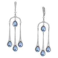 Boucles d'oreilles chandelier en or 18 carats avec diamants et topaze bleue