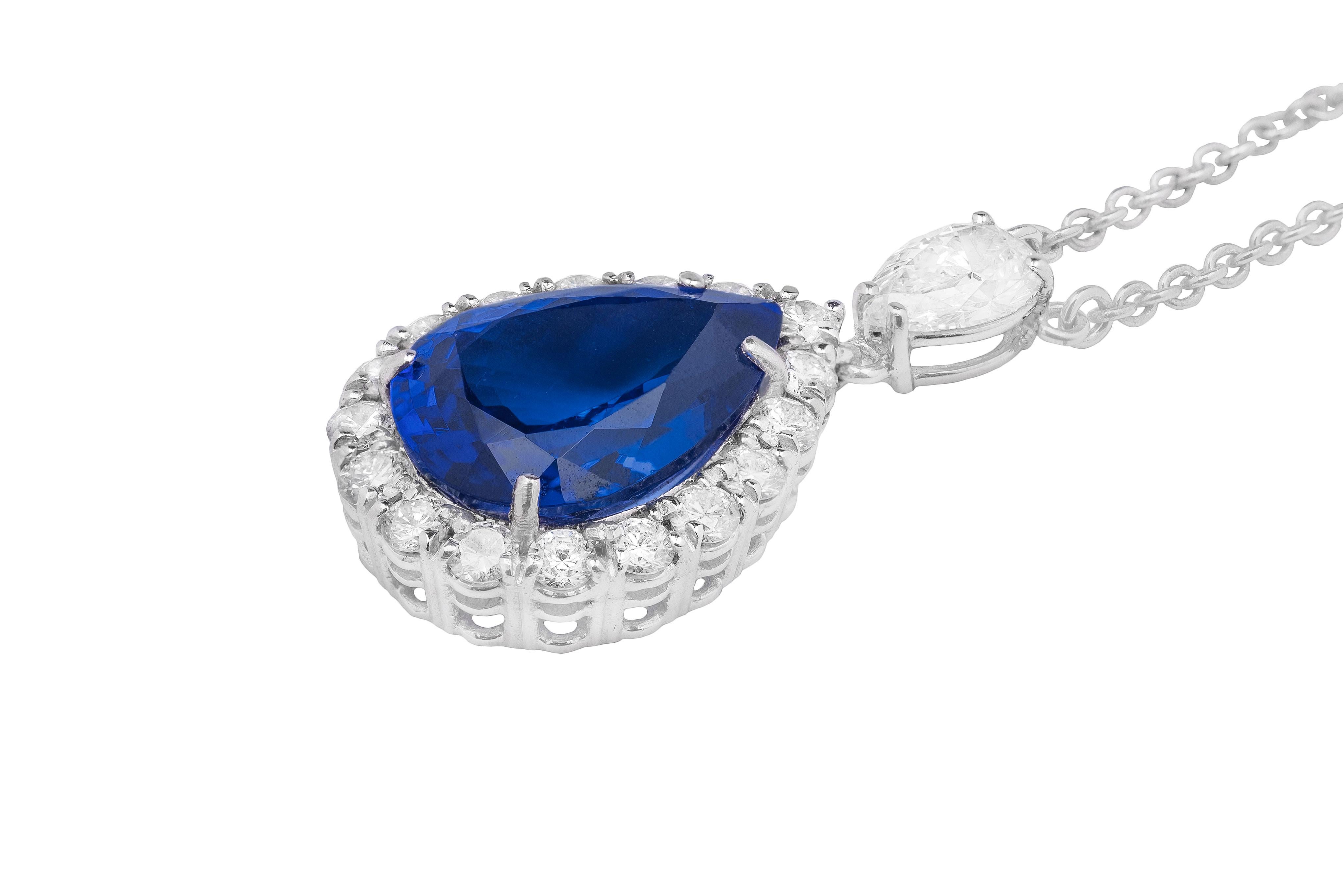 This stunning 18K white gold necklace is made in Italy by Broggian Ruggero. 
It features a drop shape pendant composed by a drop cut tanzanite in the centre surrounded by a row of brilliant cut white diamonds. As eyelet we find a drop cut white