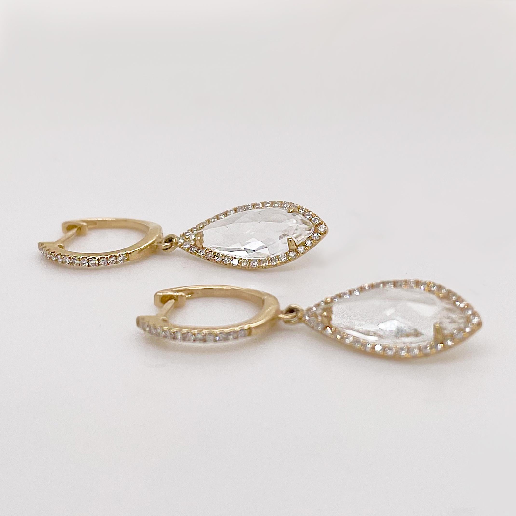 Contemporain Pendants d'oreilles en goutte, topaze blanche 2,73 carats avec halo de diamants et 46 diamants 14 carats en vente