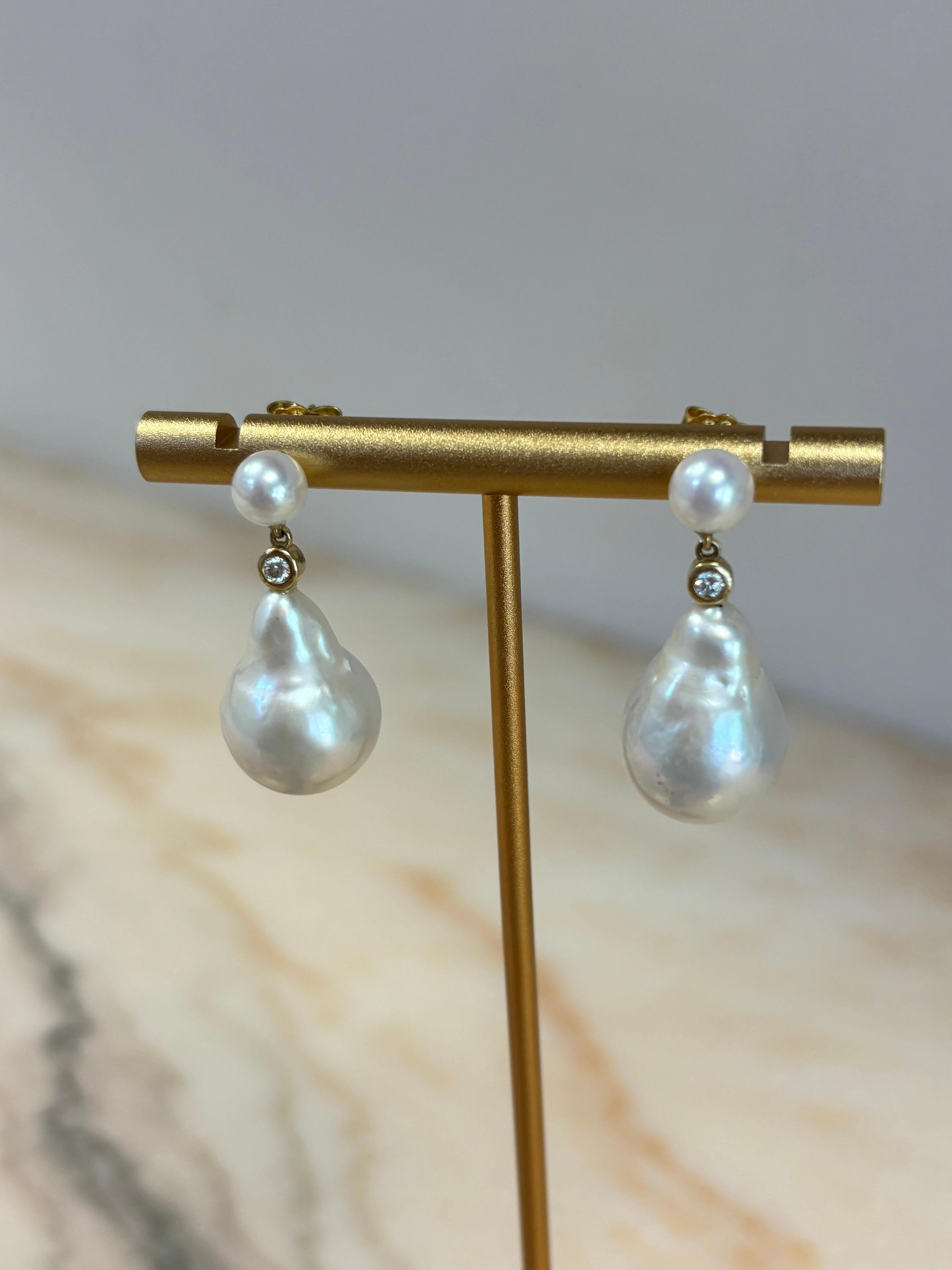 Boucles d'oreilles perles à double chute de diamants avec 0.10ctw, or 18K, par Michelle Massoura Pour femmes en vente