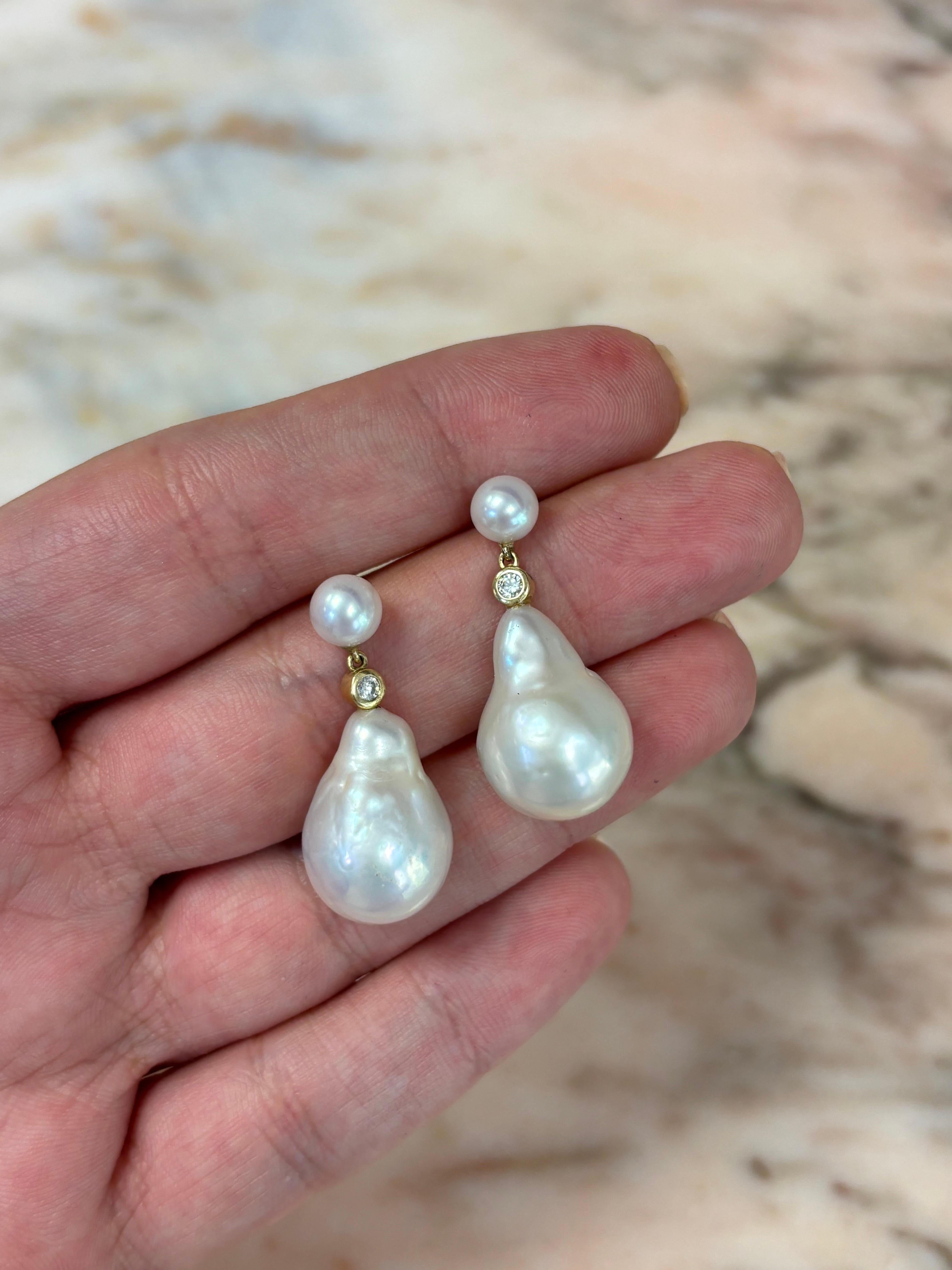 Boucles d'oreilles perles à double chute de diamants avec 0.10ctw, or 18K, par Michelle Massoura Neuf - En vente à Nicosia, CY