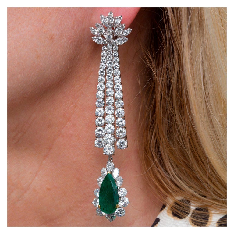 Drop Diamond Earrings with Emeralds in Platinum For Sale 1