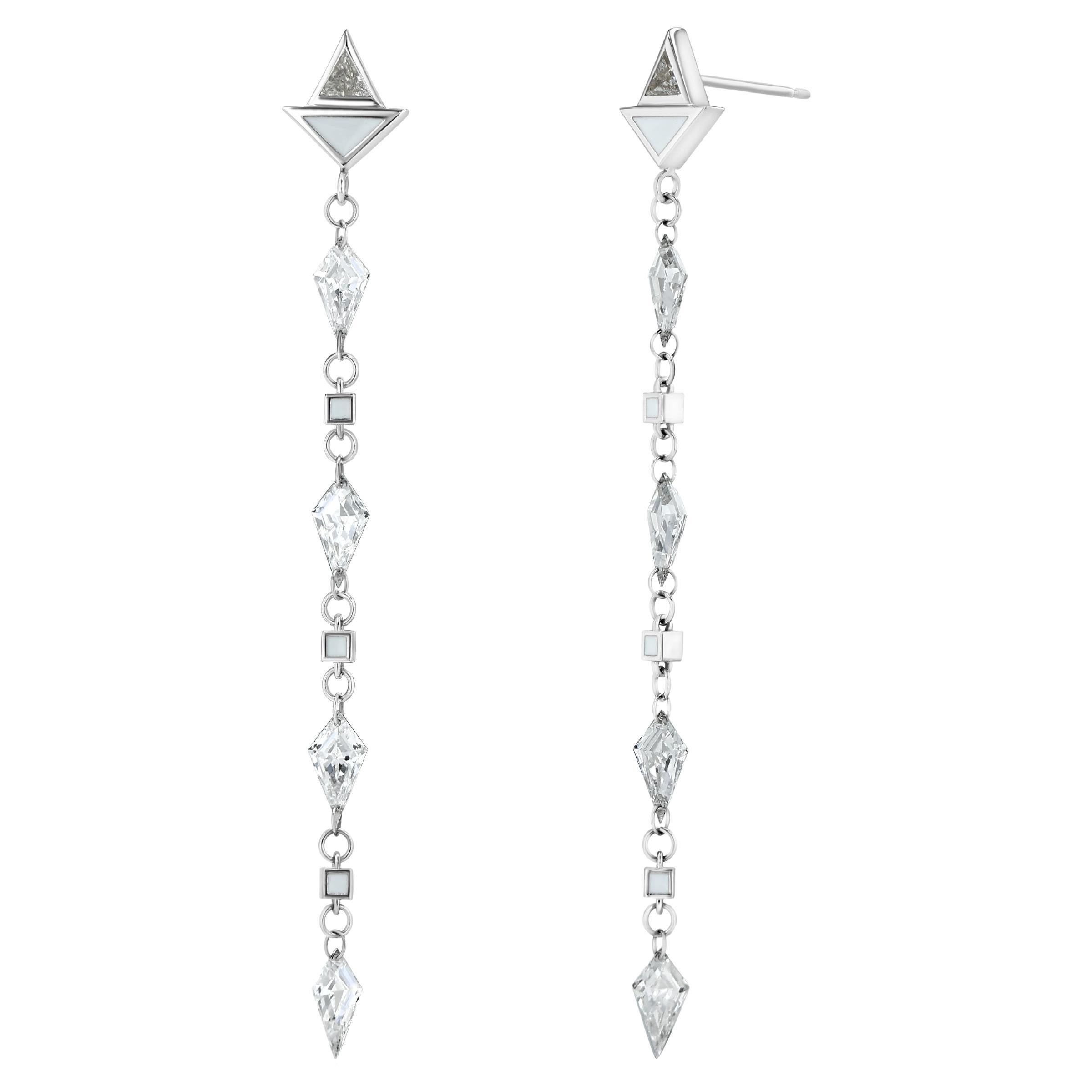 Boucles d'oreilles en or blanc 18 carats avec diamants taille trillion et cerf-volant de 3,5 carats en vente