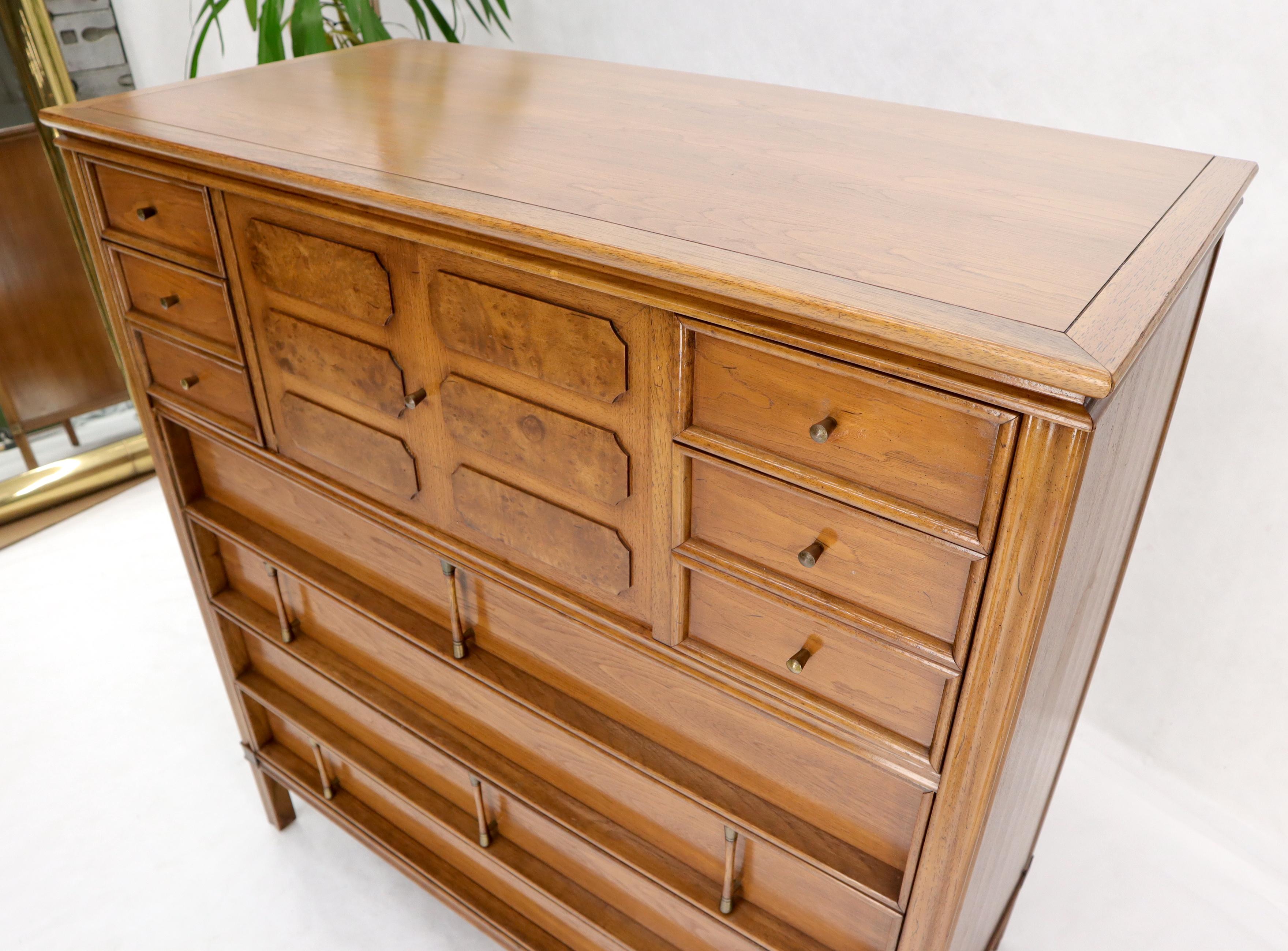 chest of drawers with vanity mirror