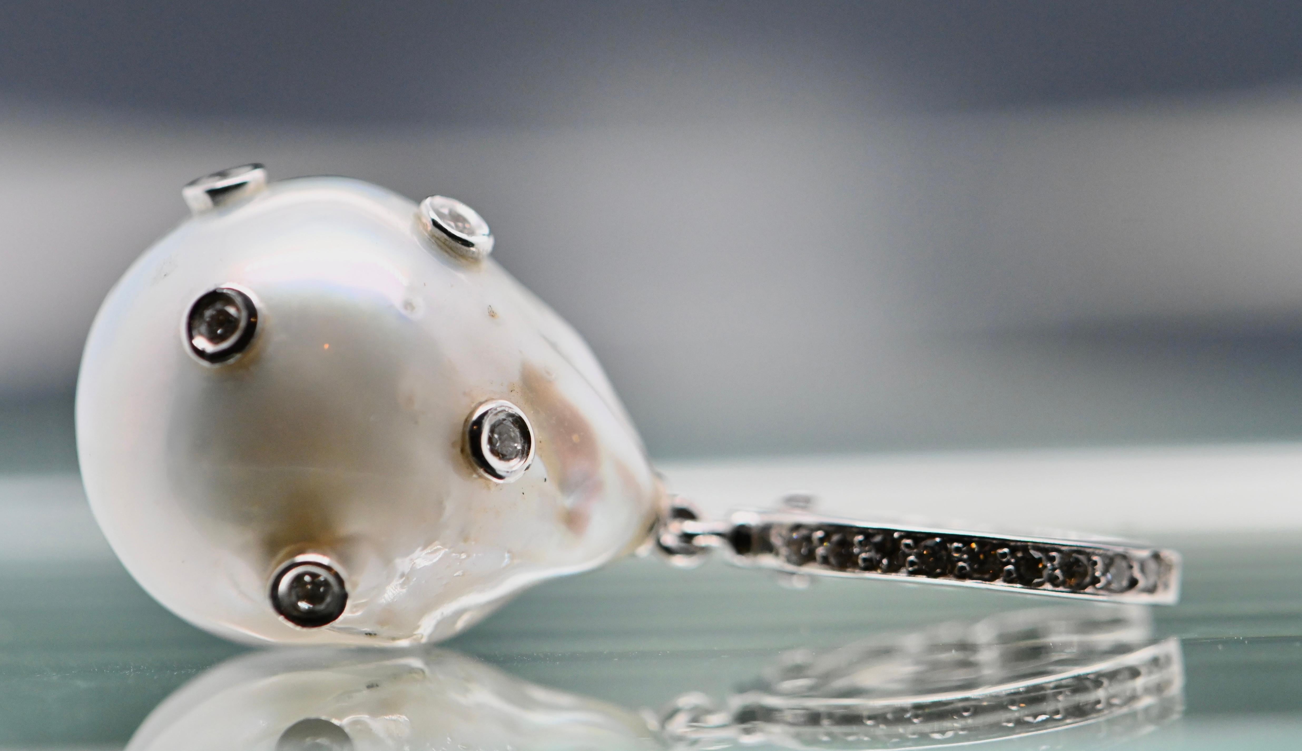 Boucles d'oreilles en goutte en or blanc 18 carats avec diamants blancs et perles des mers du Sud baroques  Neuf - En vente à Vannes, FR