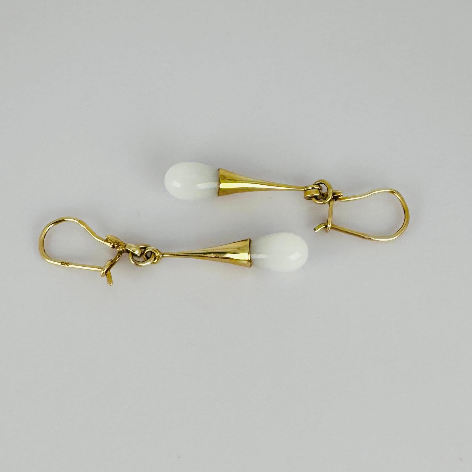 Orecchini a goccia in oro giallo 14k con oro e quarzo bianco in vendita 1