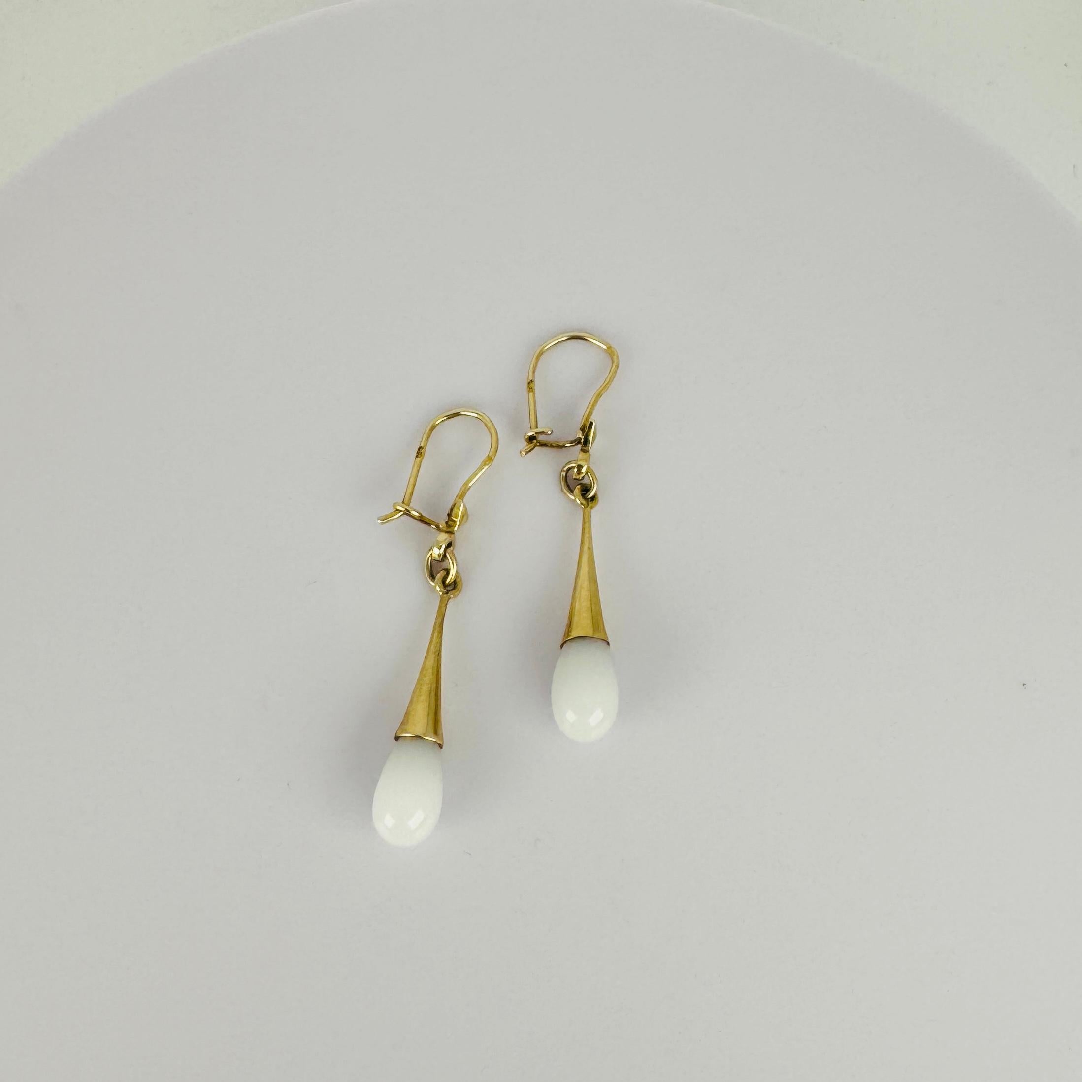 Orecchini a goccia in oro giallo 14k con oro e quarzo bianco in vendita 2