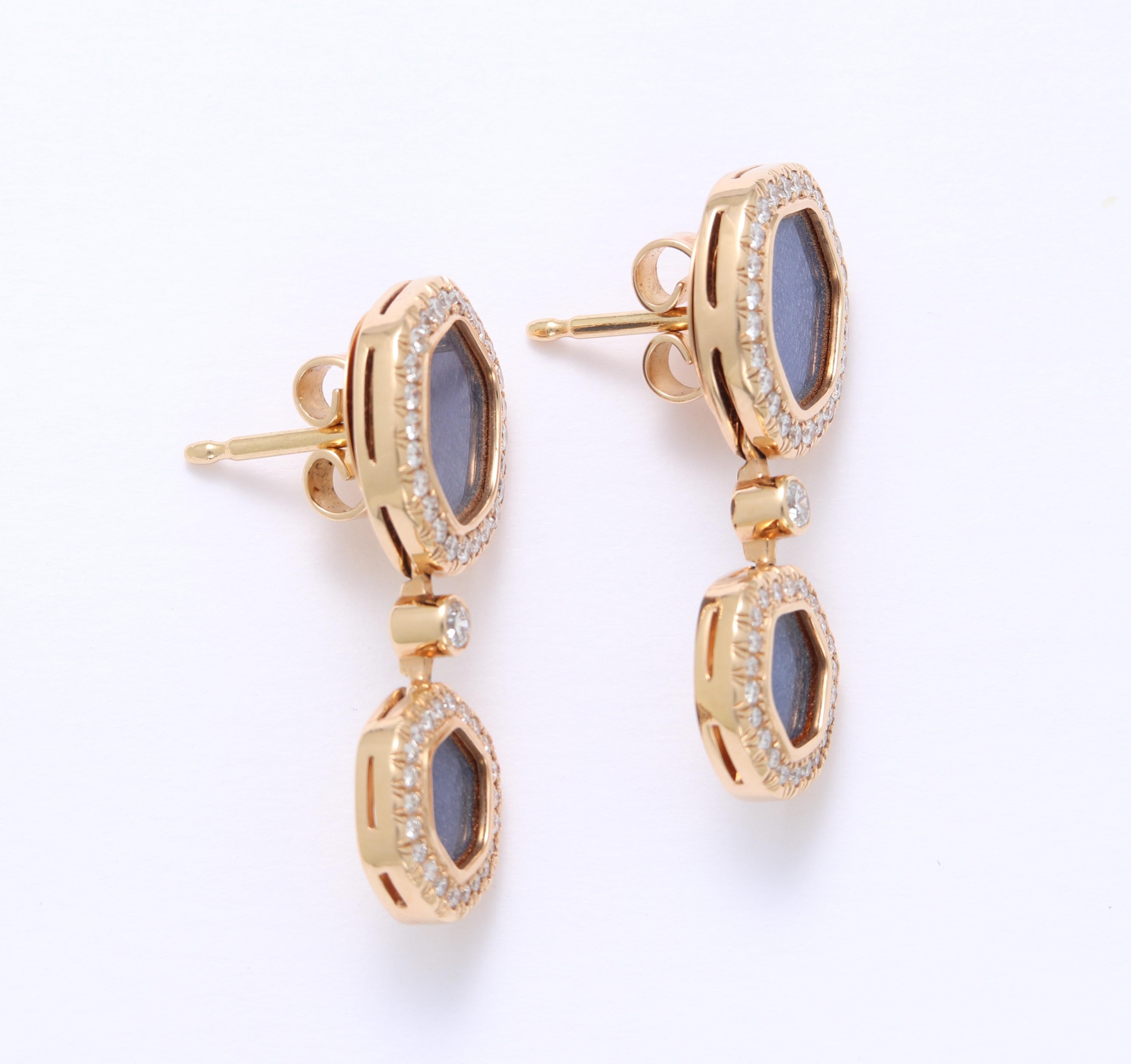 Orecchini a goccia in oro rosa 18k Smalto azzurro Guilloche 96 Diamanti 0,53 ct G VS In condizioni Nuovo in vendita a Pforzheim, DE