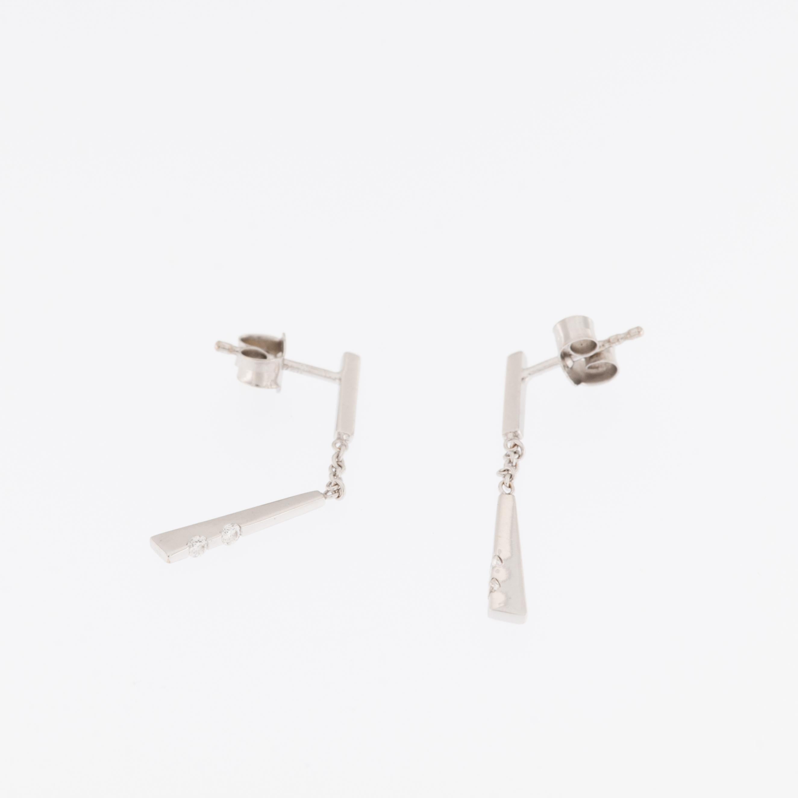 These drop earrings are an elegant piece of jewelry crafted from 18kt white gold and adorned with exquisite diamonds. They are designed to hang elegantly from the earlobes, creating a graceful and eye-catching look. 

These drop earrings are made