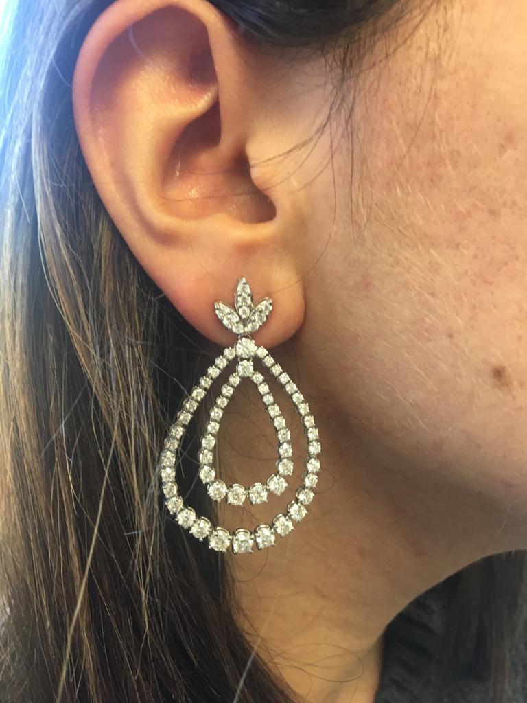 Women's 18K Oval shaped Earrings 8 Carats  For Sale