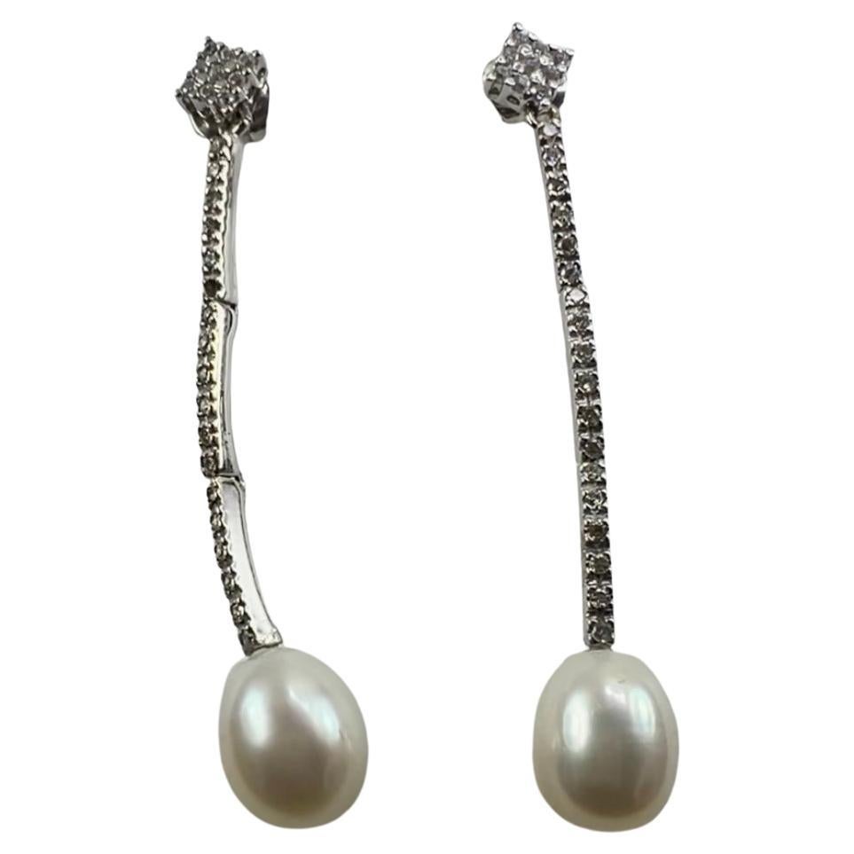 Orecchini a goccia con perla bianca coltivata in oro bianco 18 carati e 1,28 carati  Diamante Pave