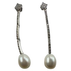 Orecchini a goccia con perla bianca coltivata in oro bianco 18 carati e 1,28 carati  Diamante Pave