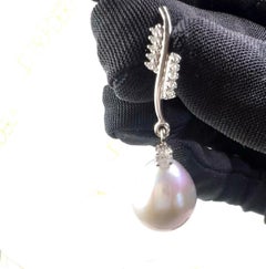 Drop Earrings Cultivated White Pearl in 18k white Gold and Pavé Diamonds