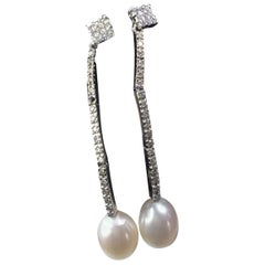 Pendientes de gota Perla blanca cultivada en oro blanco de 18 quilates y pavé de diamantes