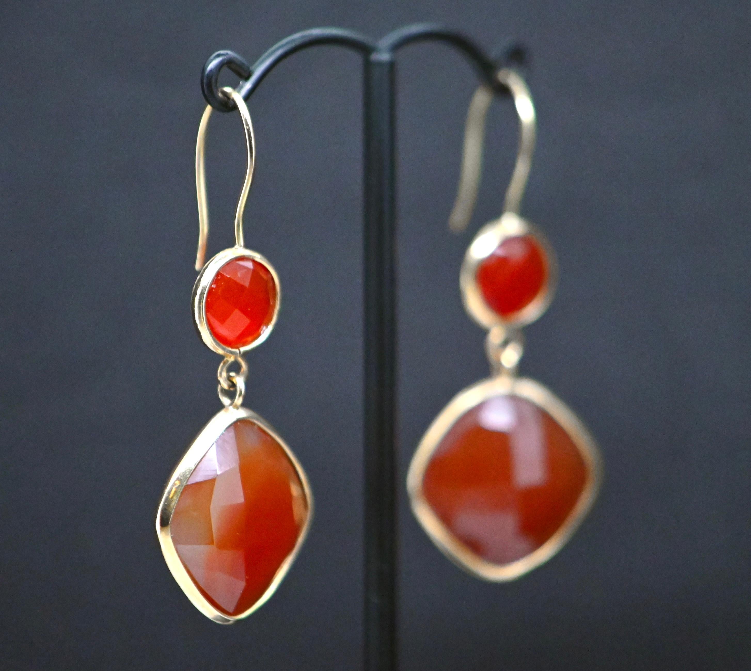French Cut Drop earrings in 18-carat yellow gold and red agate