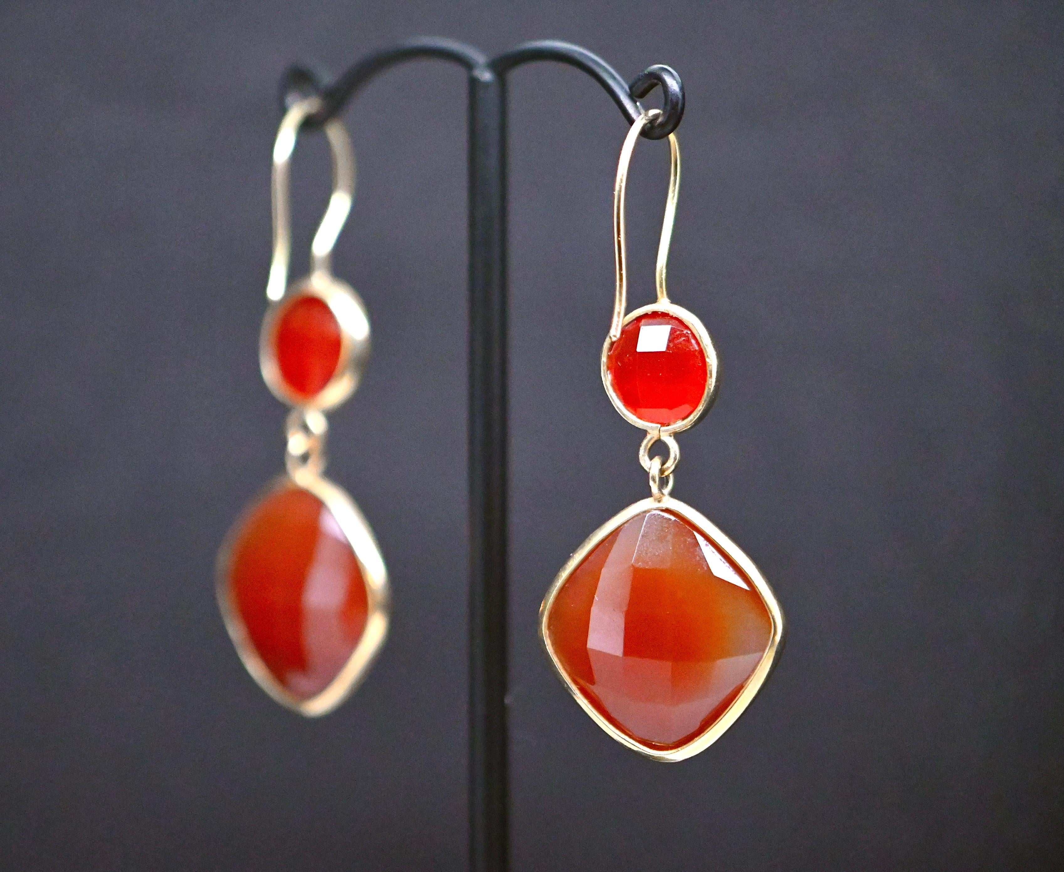 Drop earrings in 18-carat yellow gold and red agate In New Condition In Vannes, FR