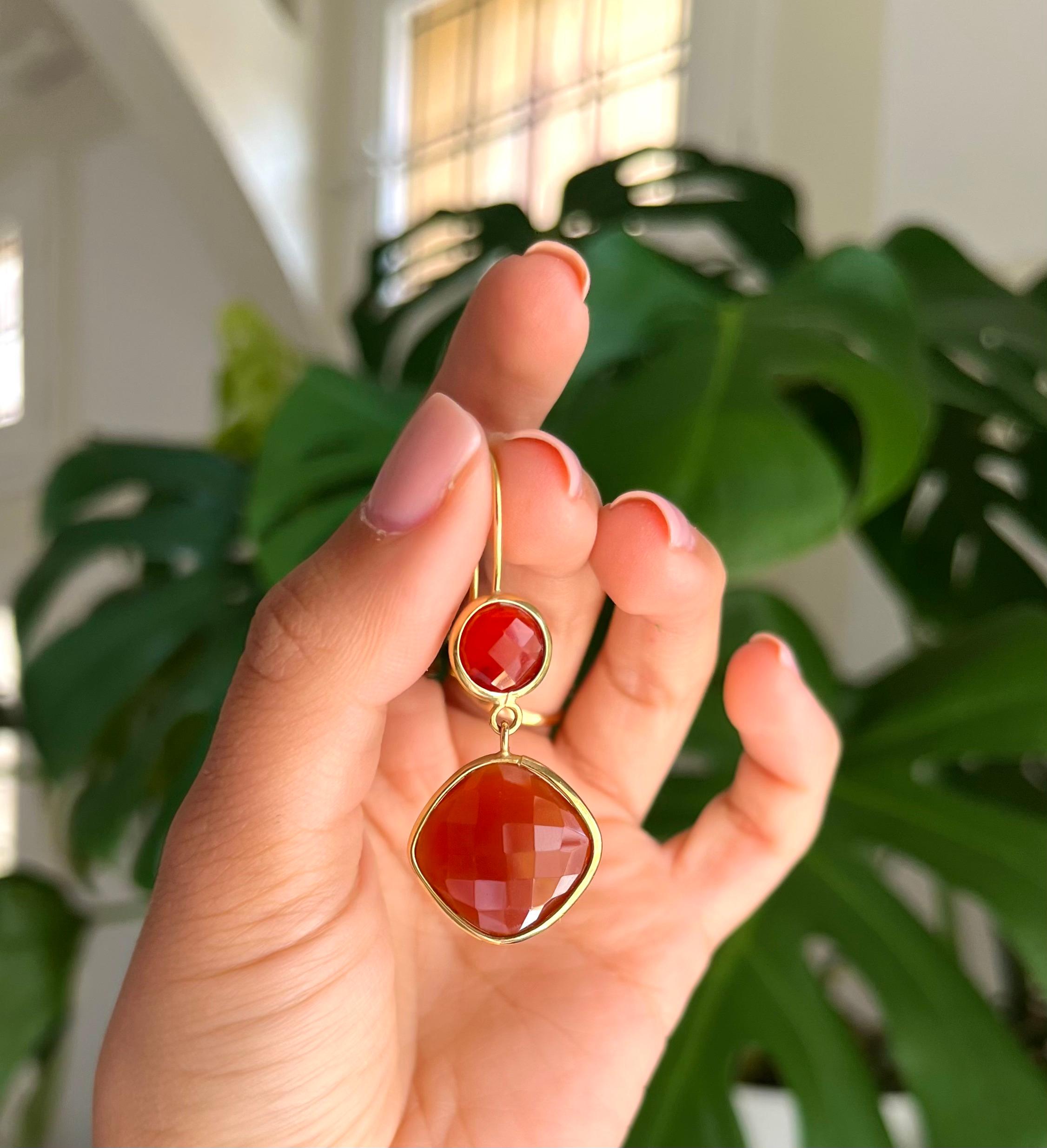 Women's or Men's Drop earrings in 18-carat yellow gold and red agate