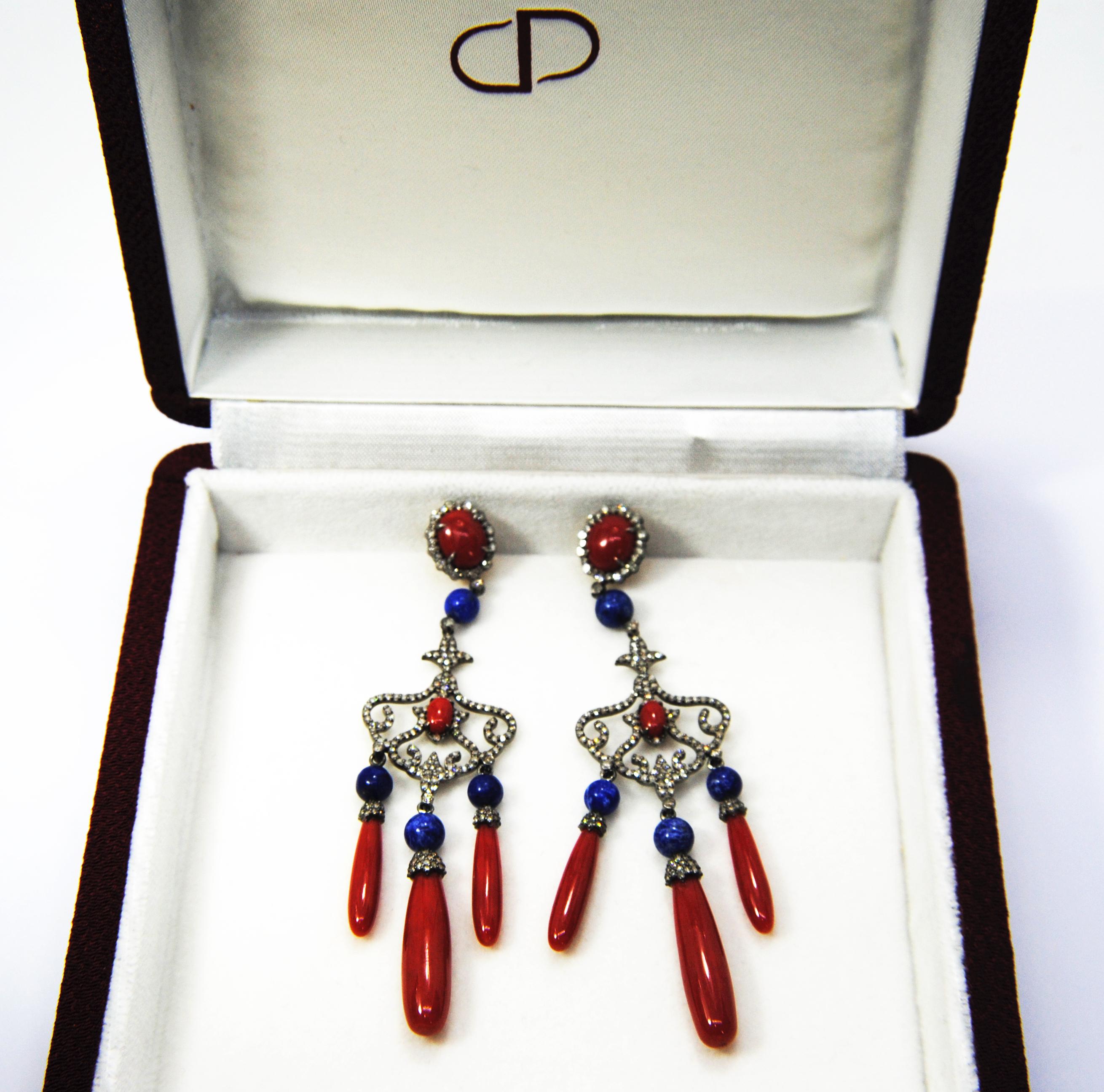 Drop Earrings in 18 Karat Gold, Red Coral Lapislazuli with Coral Diamonds In New Condition For Sale In Bilbao, ES