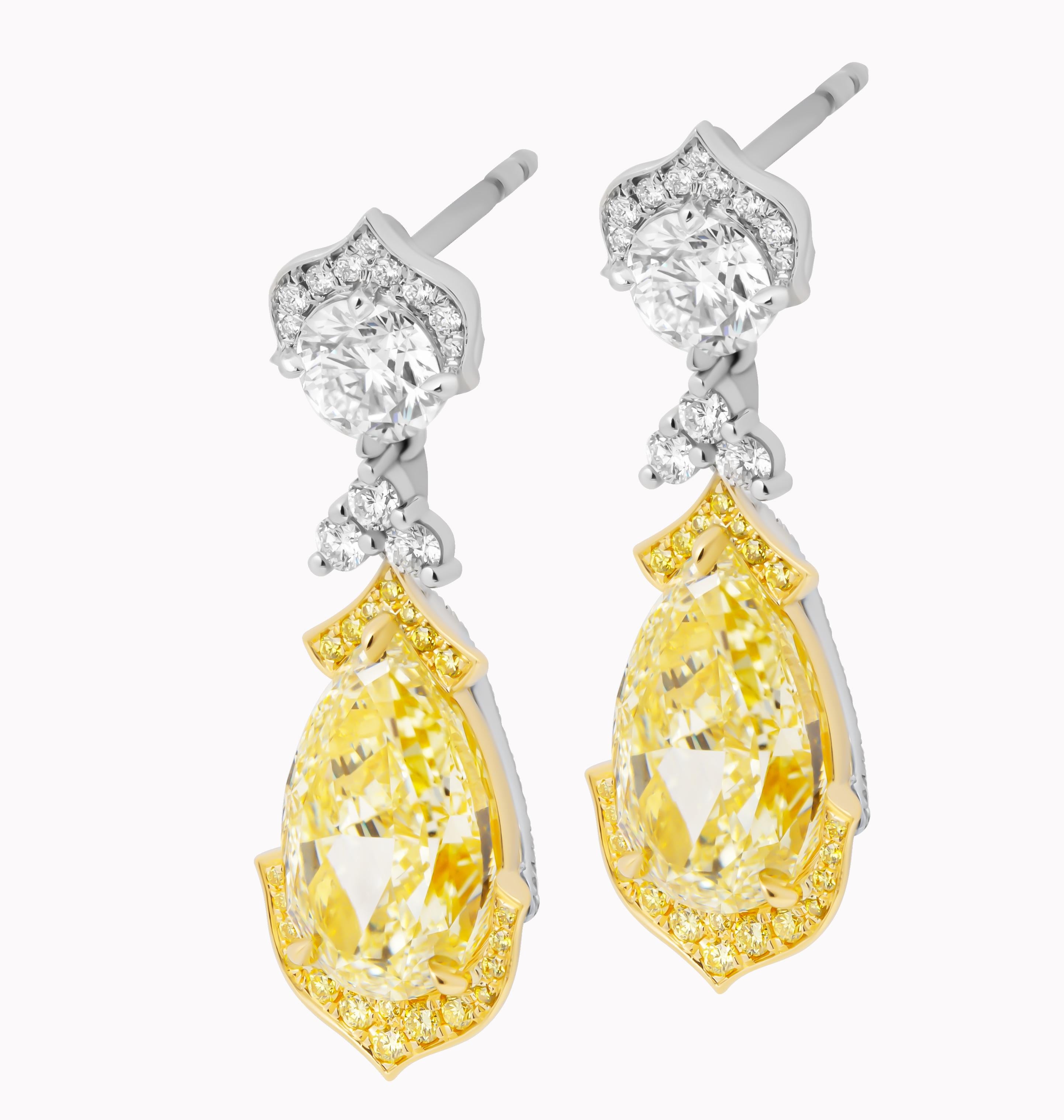 Orecchini pendenti in platino e oro giallo 18 carati
Pietre:
                  5,27 carati a forma di pera di colore giallo chiaro VS2 
                  GIA#7318048698 
                  5,27 carati a forma di pera di colore giallo chiaro SI1 
    