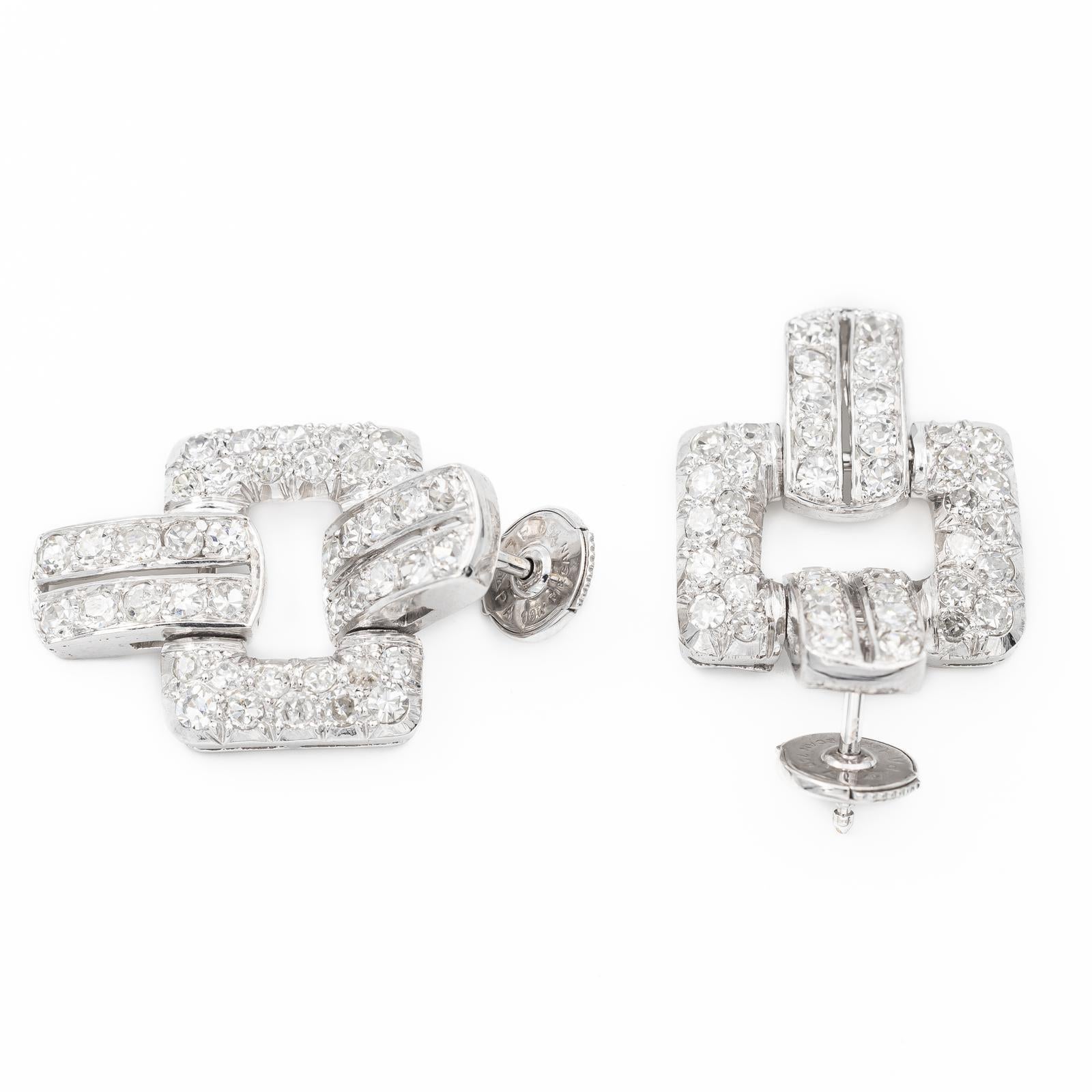 Boucles d'oreilles pendantes Platine Diamant Excellent état - En vente à PARIS, FR