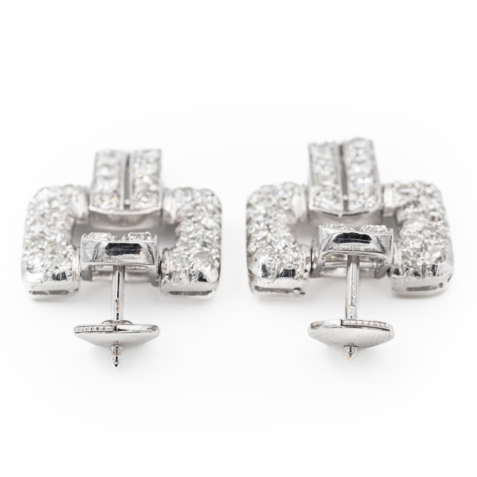 Boucles d'oreilles pendantes Platine Diamant en vente 1