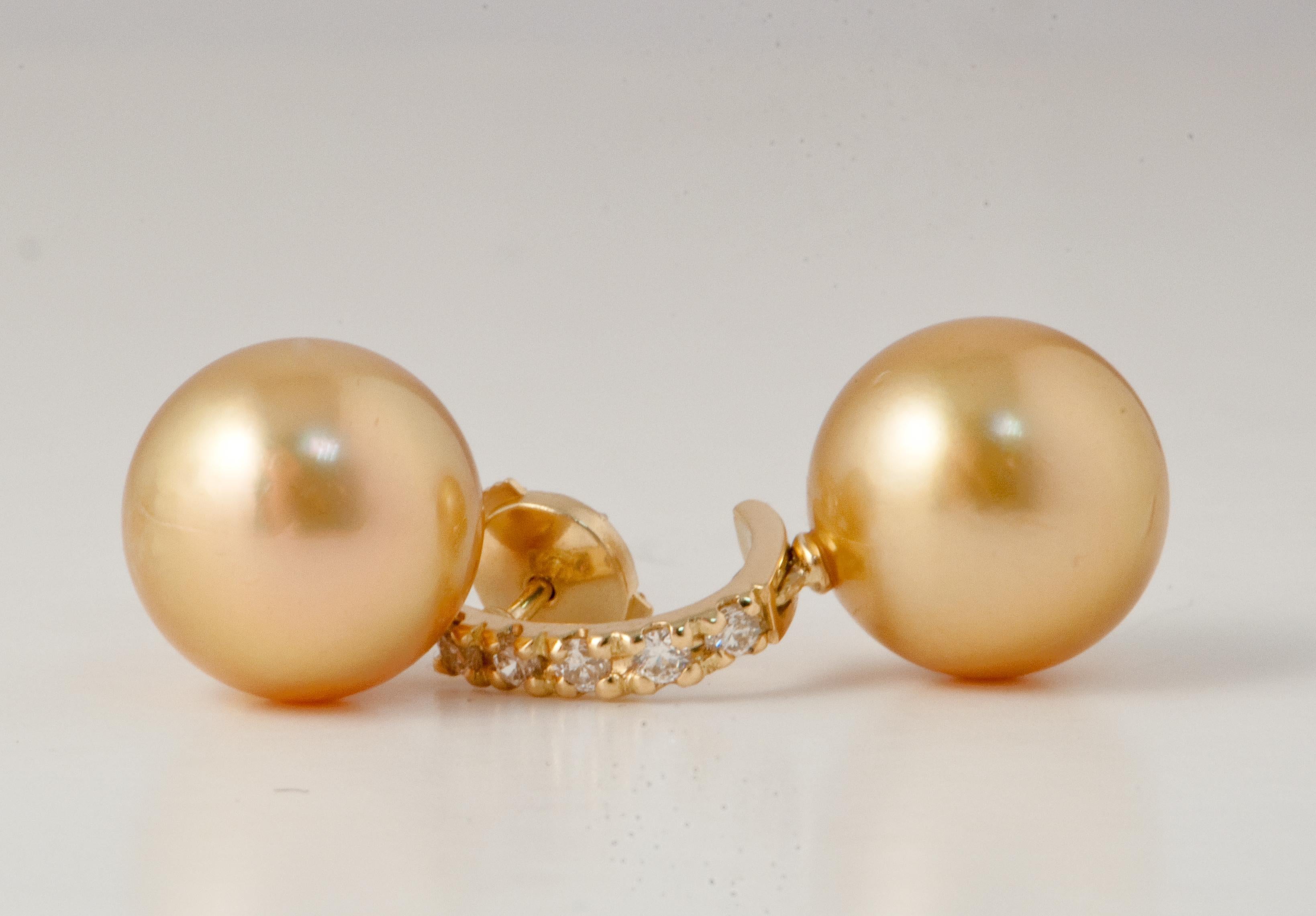 Drop Earrings South Sea Pearl White Diamonds Yellow Gold 18 Karat  For Sale 4