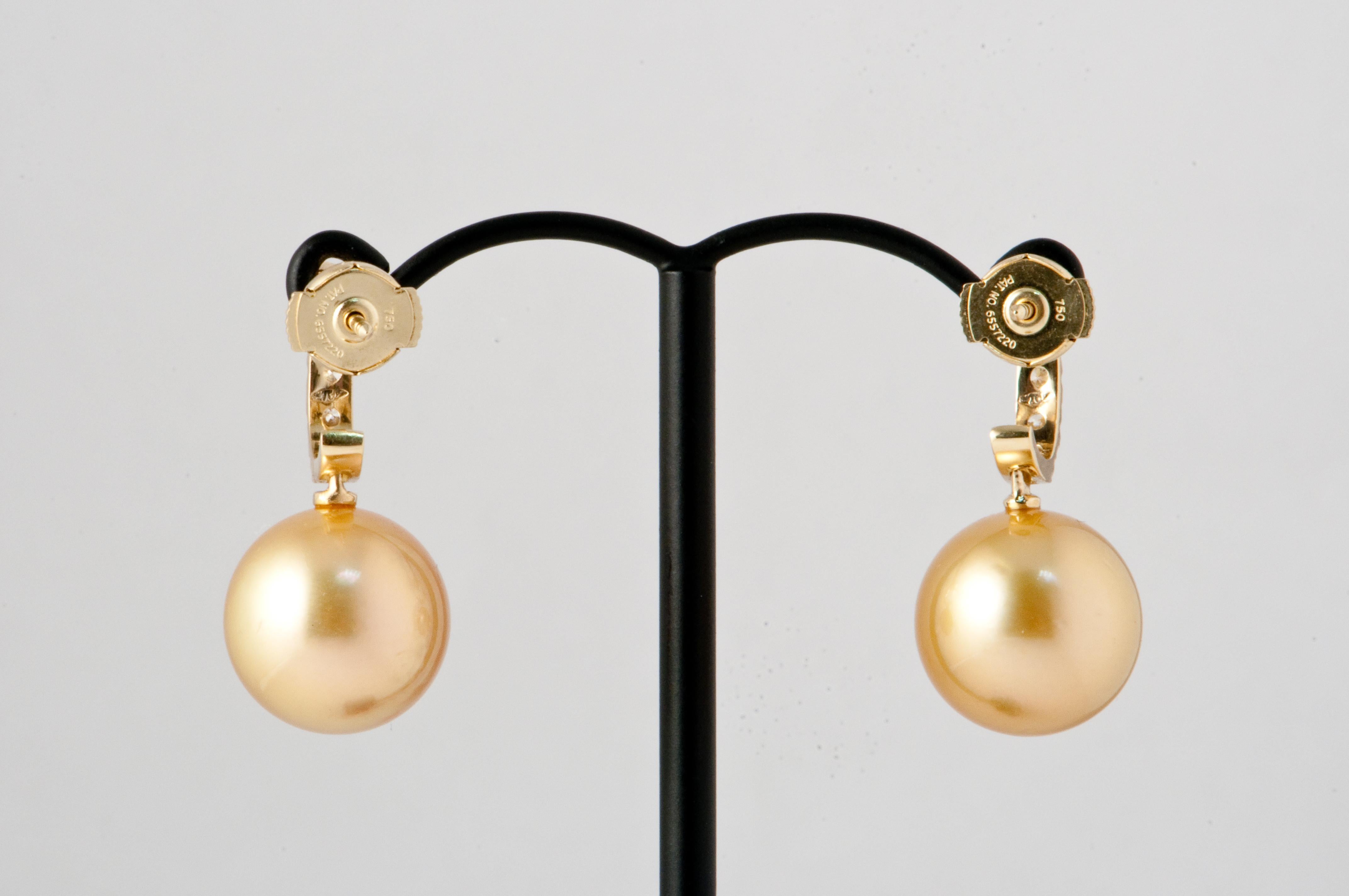 Drop Earrings South Sea Pearl White Diamonds Yellow Gold 18 Karat  For Sale 1