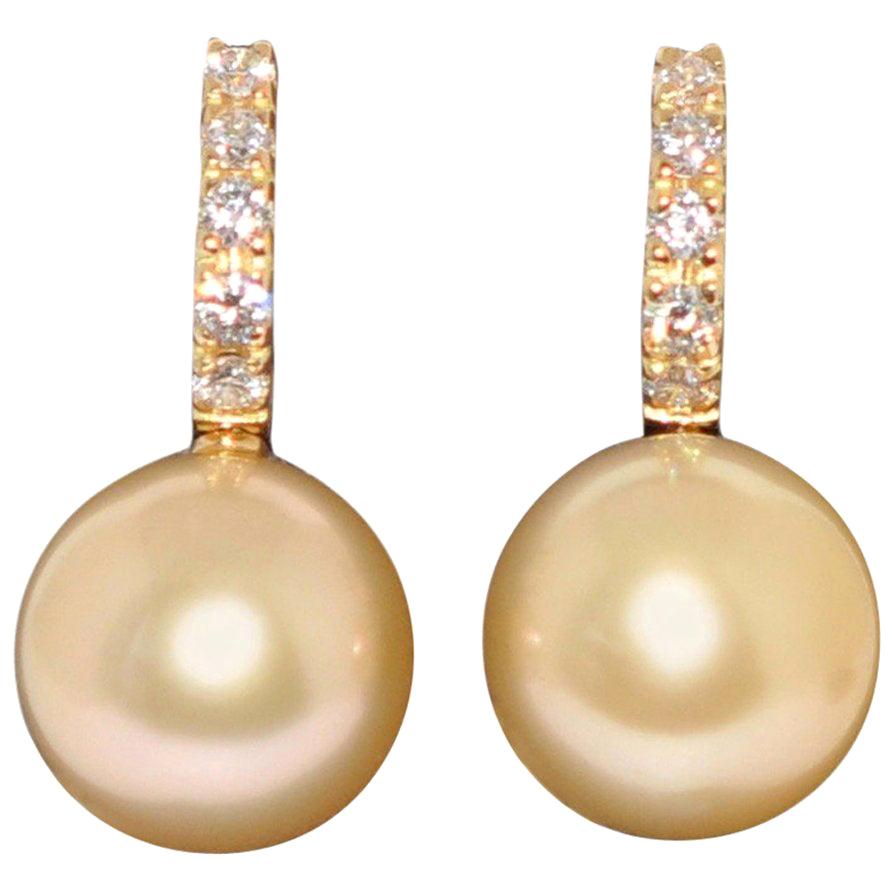 Boucles d'oreilles en goutte en or jaune 18 carats avec perles des mers du Sud et diamants blancs 