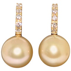 Boucles d'oreilles en goutte en or jaune 18 carats avec perles des mers du Sud et diamants blancs 