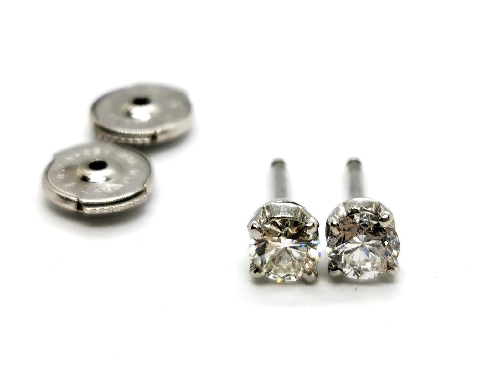 ears diamond chips. blank 750 thousandths gold (18K) tested. set four claws. two brilliant cut diamonds of 0.24 ct each approximately diamond total weight: about 0.48 ct. dimensions: 0.4 cm x 0.4 cm. total weight: 1.64 g. fasteners alpa. excellent